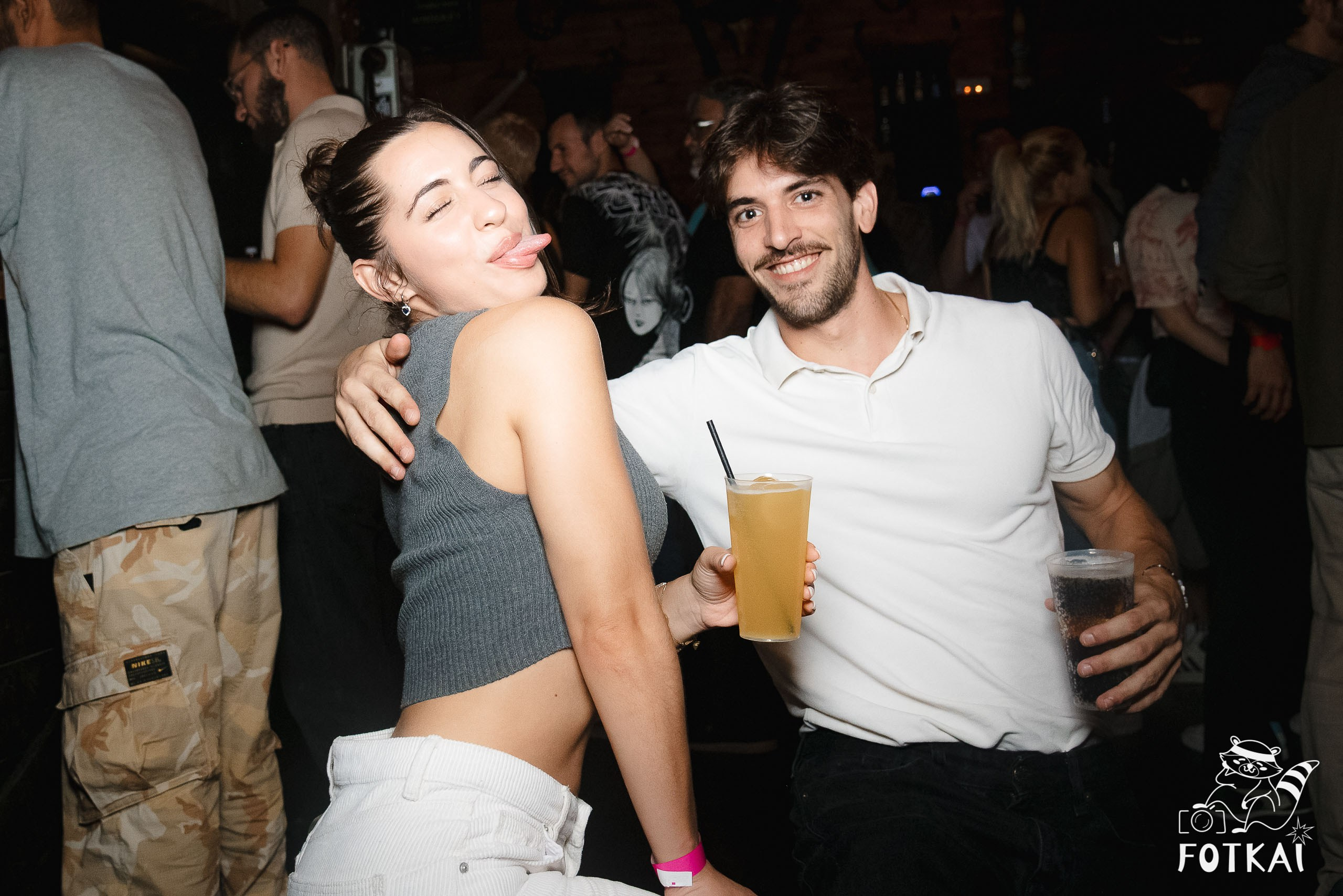 Fiesta Víspera de Festivo en El Paso Rock Bar – Hip Hop Old School | Reportaje fotográfico 08.10.2025 | FOTKAI