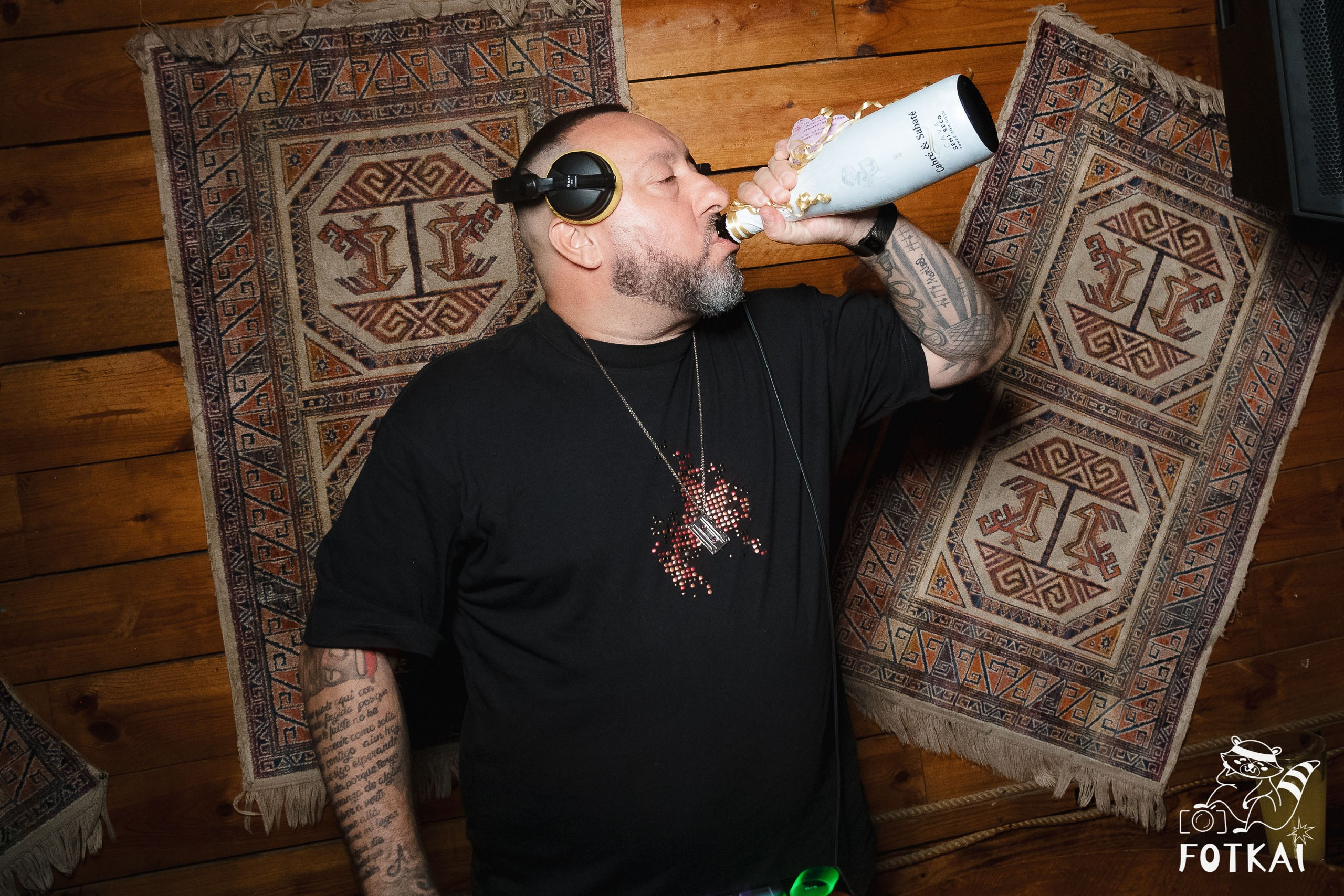 Fiesta Víspera de Festivo en El Paso Rock Bar – Hip Hop Old School | Reportaje fotográfico 08.10.2025 | FOTKAI