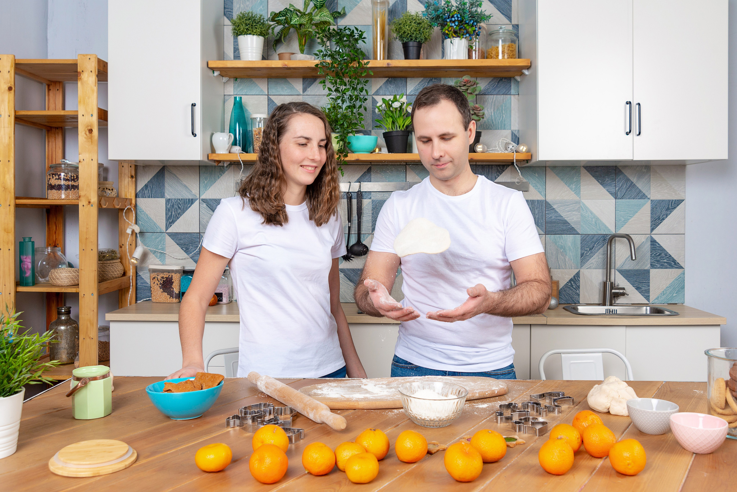 Семейная фотосессия в студии с кухонной зоной. FOTÓGRAFO MÉXICO QUINTANA ROO