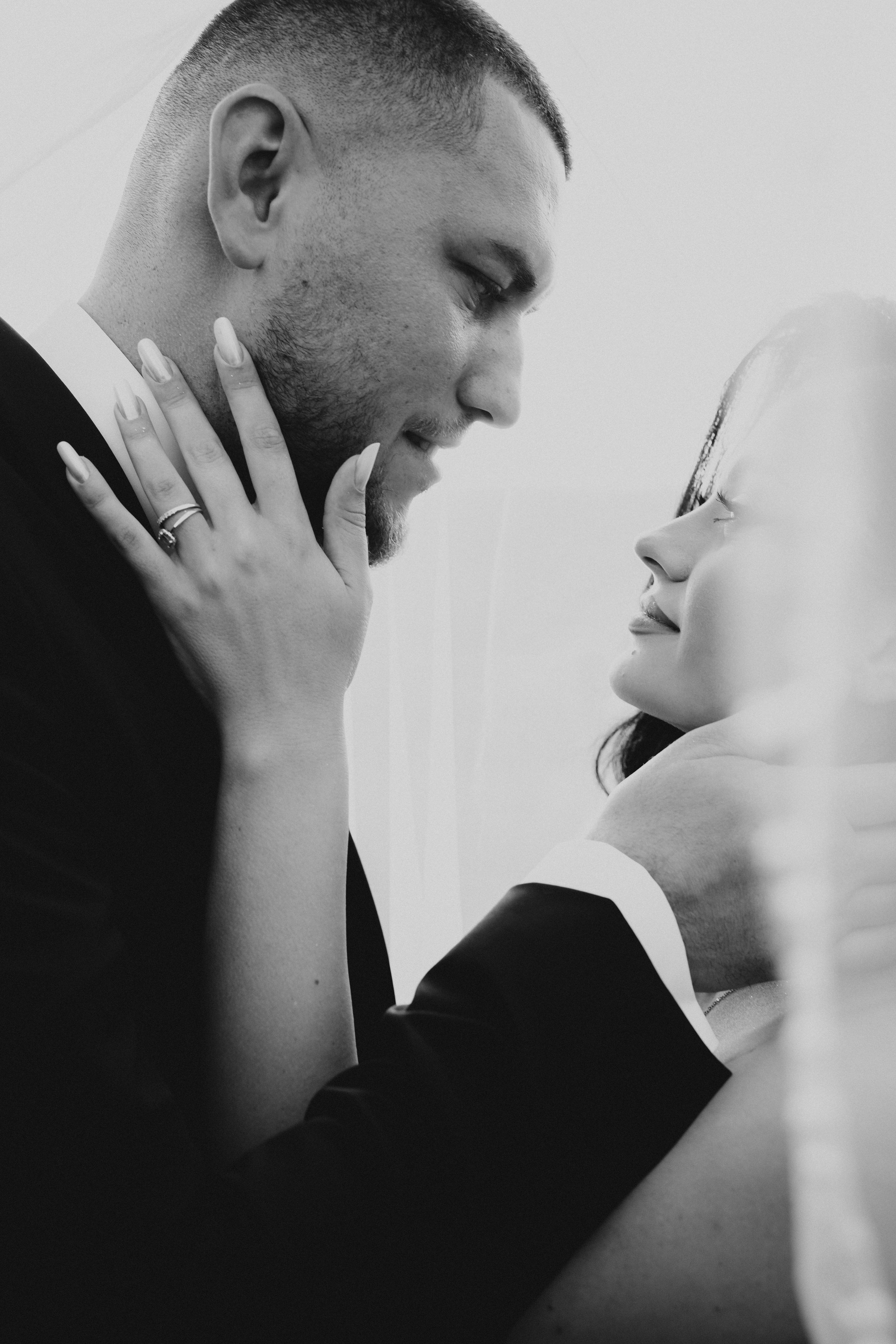 Catalina & Remus. Raw Studio. Fotograful tau de nunta!