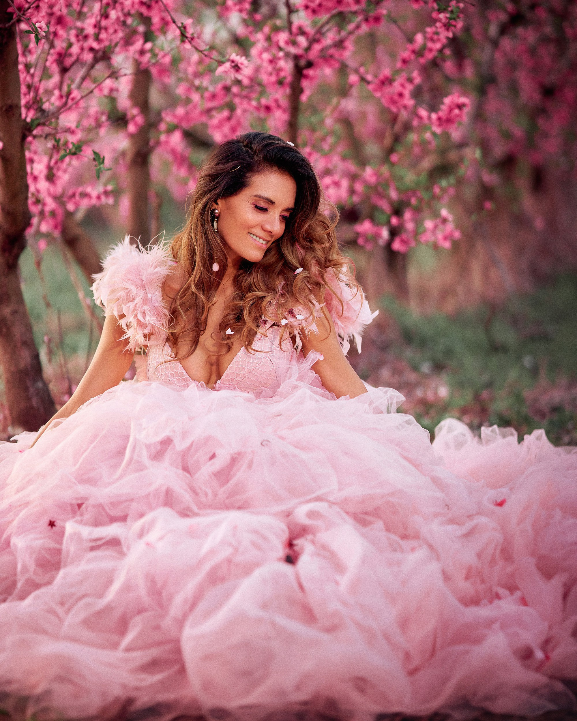 Sesión de fotos en los campos de melocotoneros en flor. Barcelona Photographer | Studio & Outdoor Photo Sessions | Svyatoslav Usmyal