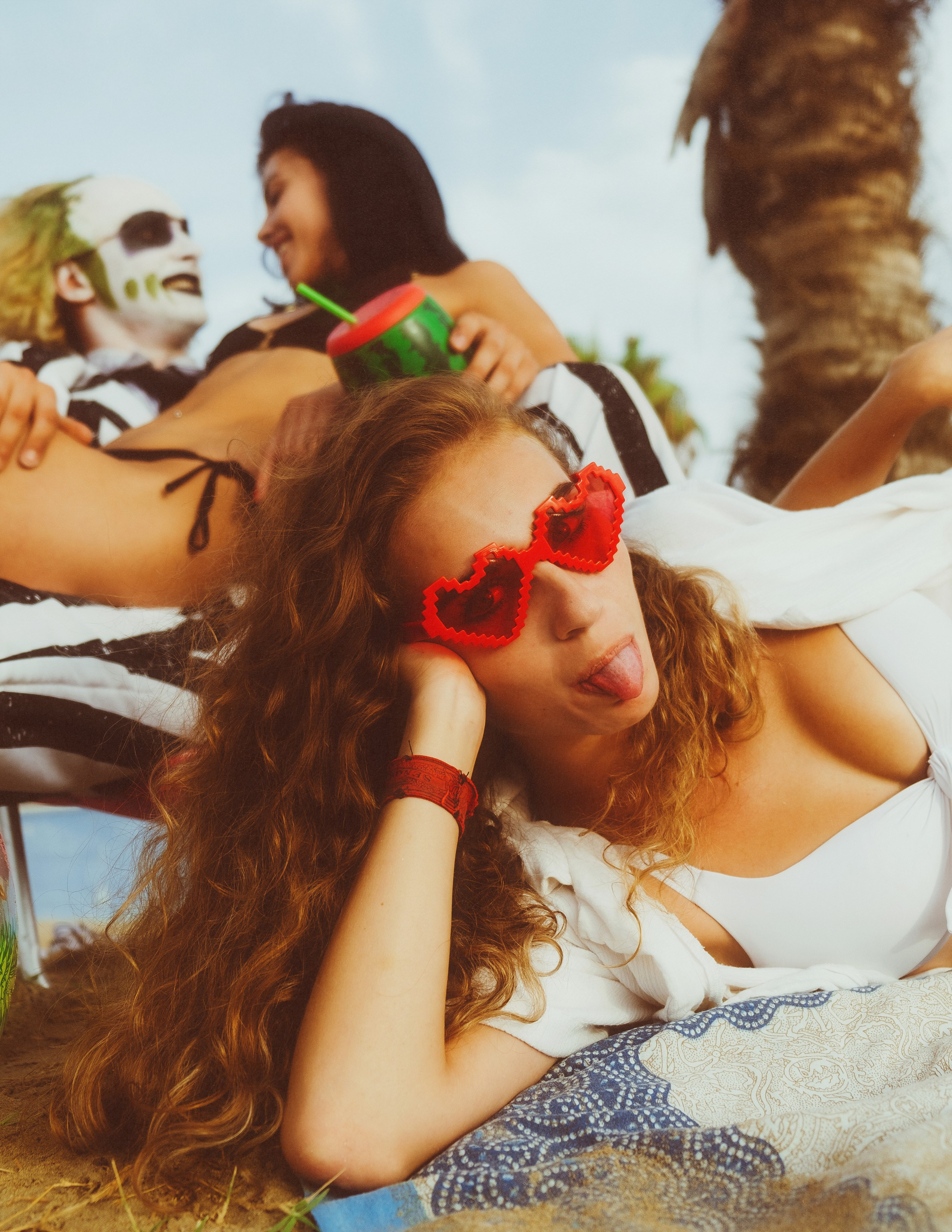 Beetlejuice на море: Экспериментальная фотосессия с цирковыми артистами — Фотограф Андрей Луковников