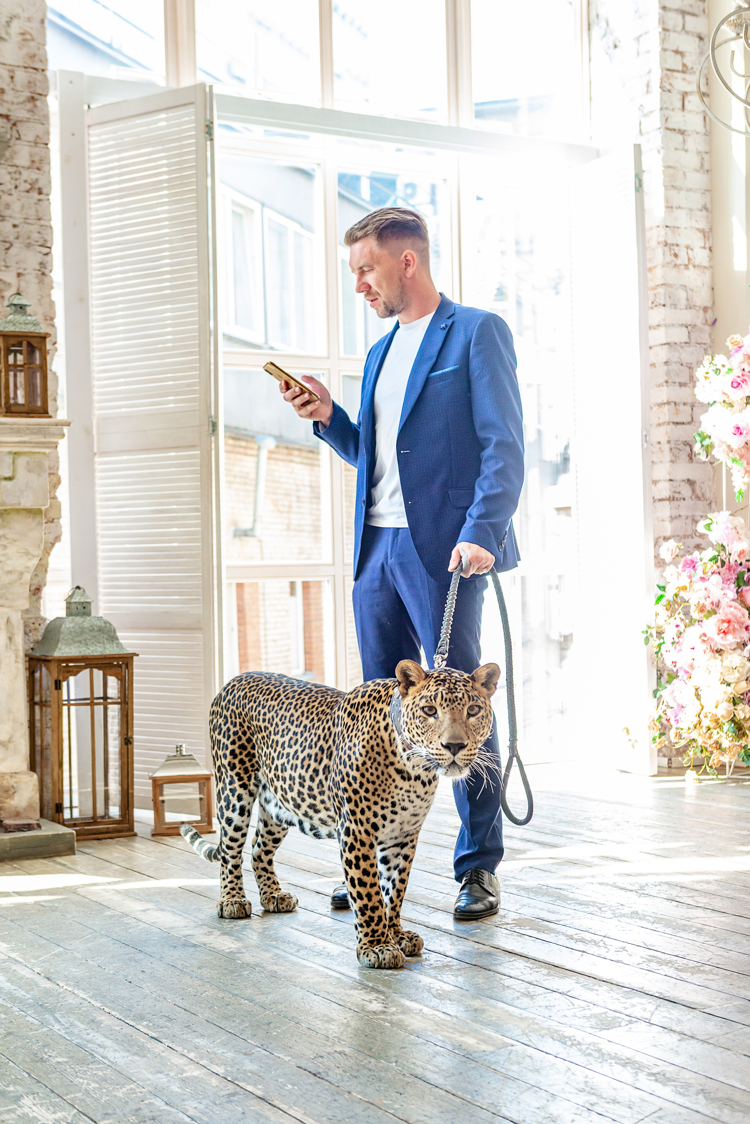 Photosession in the studio with a leopard. FOTÓGRAFO MÉXICO QUINTANA ROO