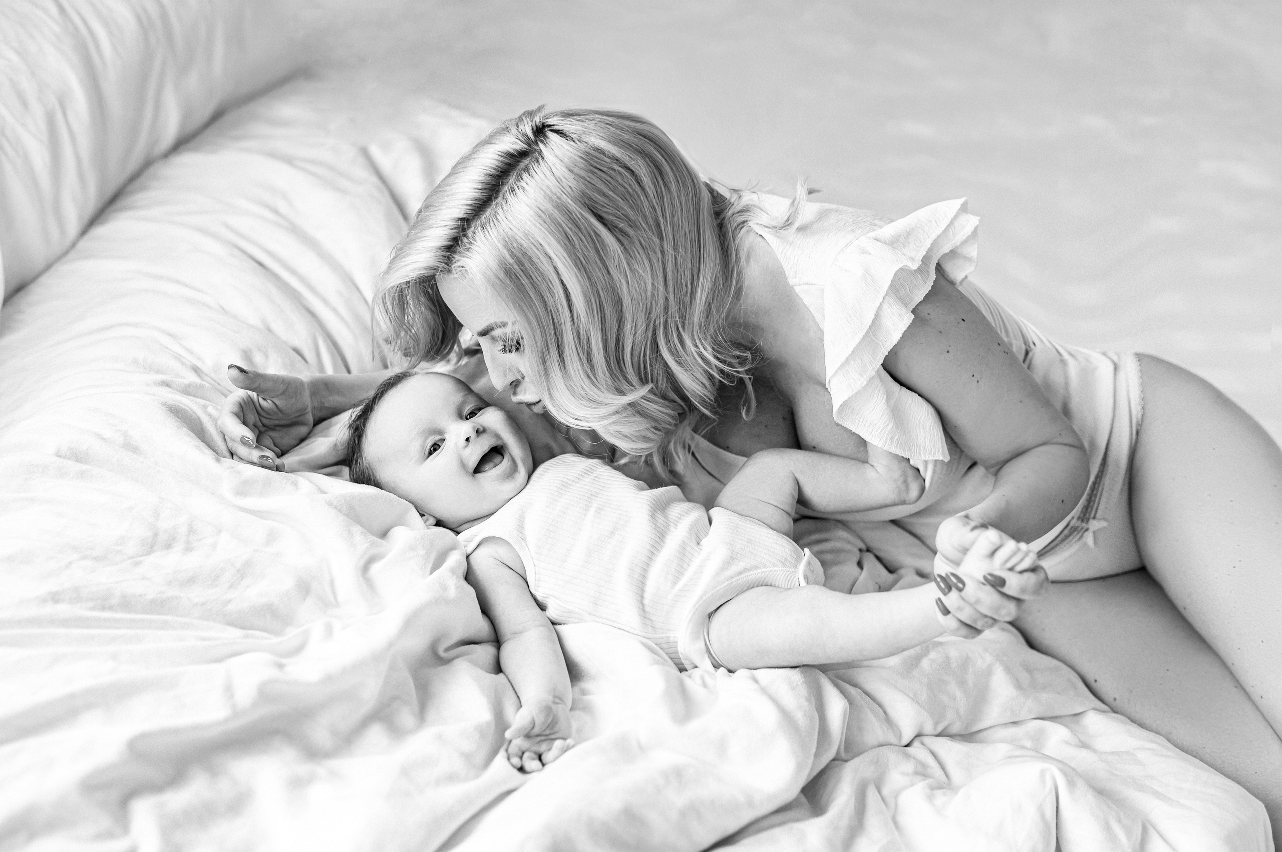 Newborn Photography at Home in Prague | Yana Stelmakh