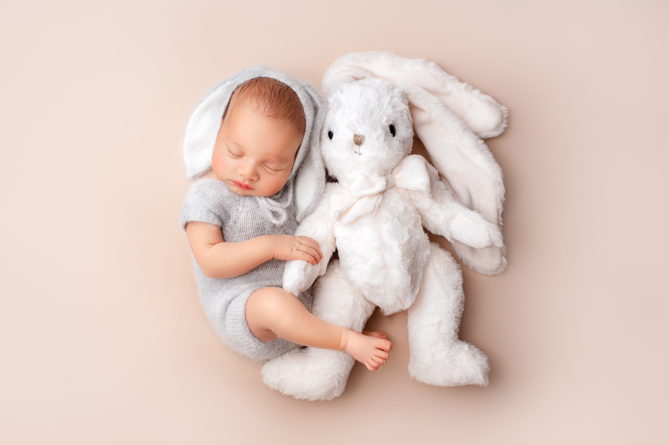Newborn Photographer in Prague Yana Stelmakh
