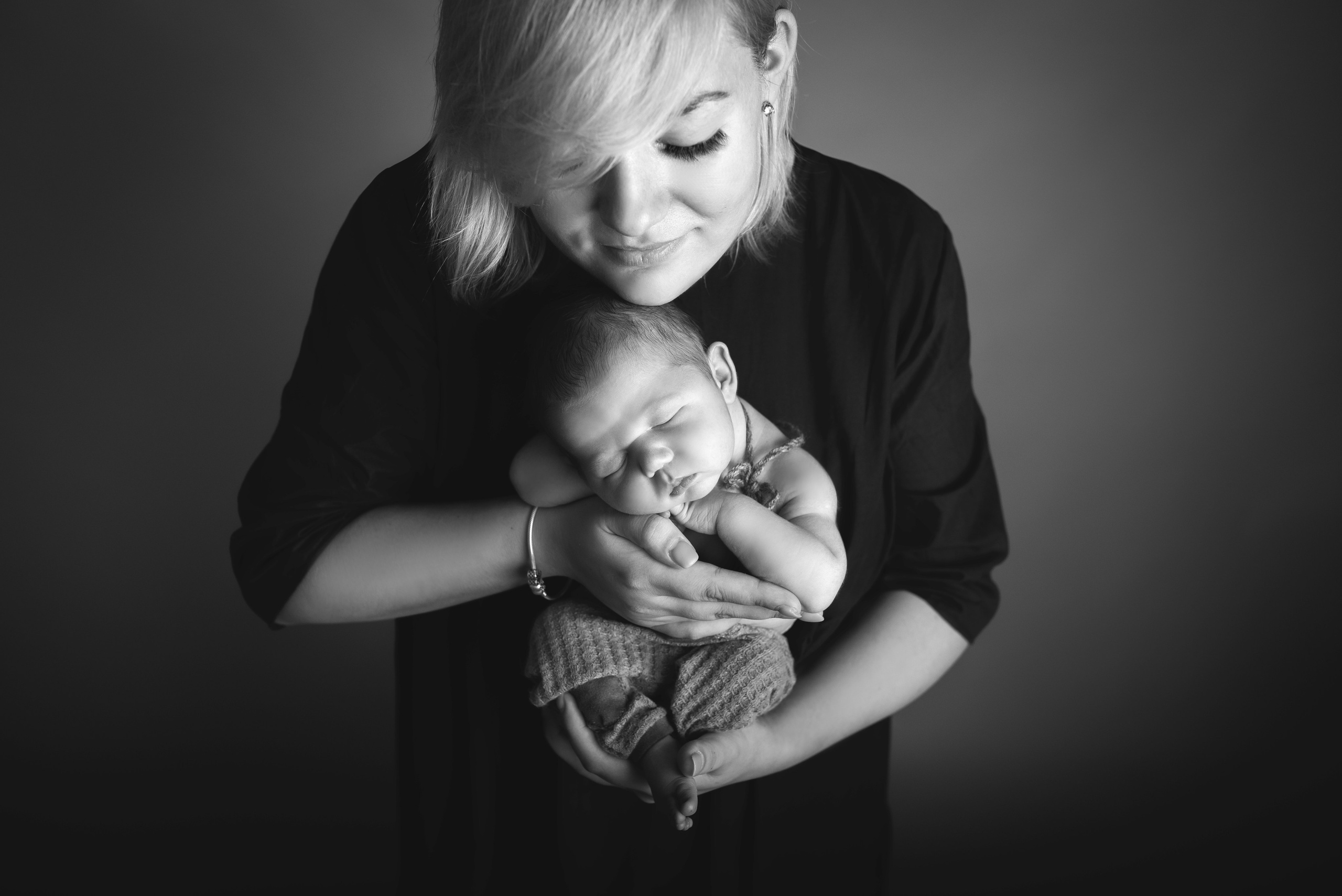 Newborn Photographer in Prague Yana Stelmakh