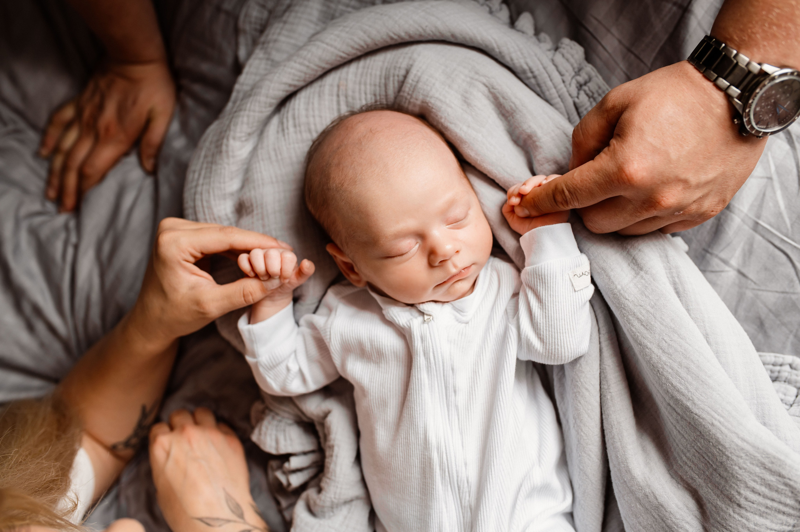 Newborn Photography at Home in Prague | Yana Stelmakh
