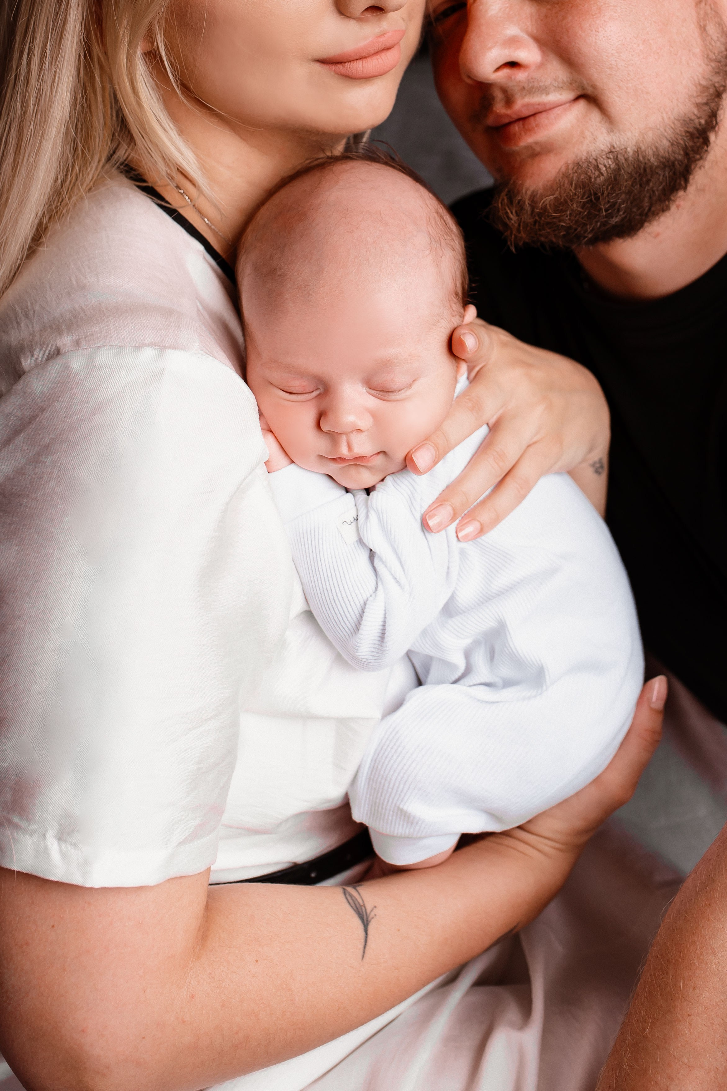 Newborn Photography at Home in Prague | Yana Stelmakh