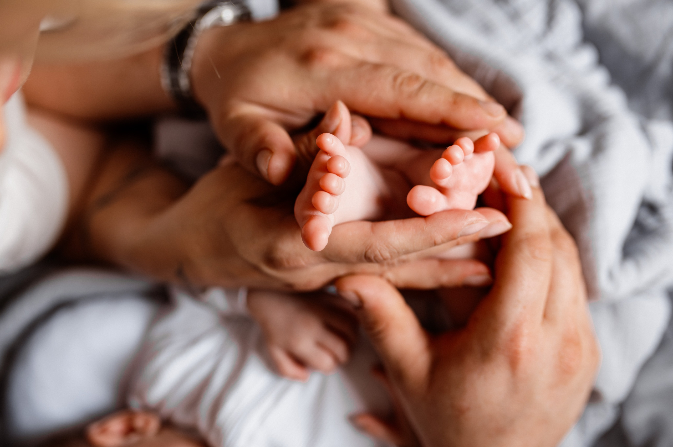 Newborn Photography at Home in Prague | Yana Stelmakh