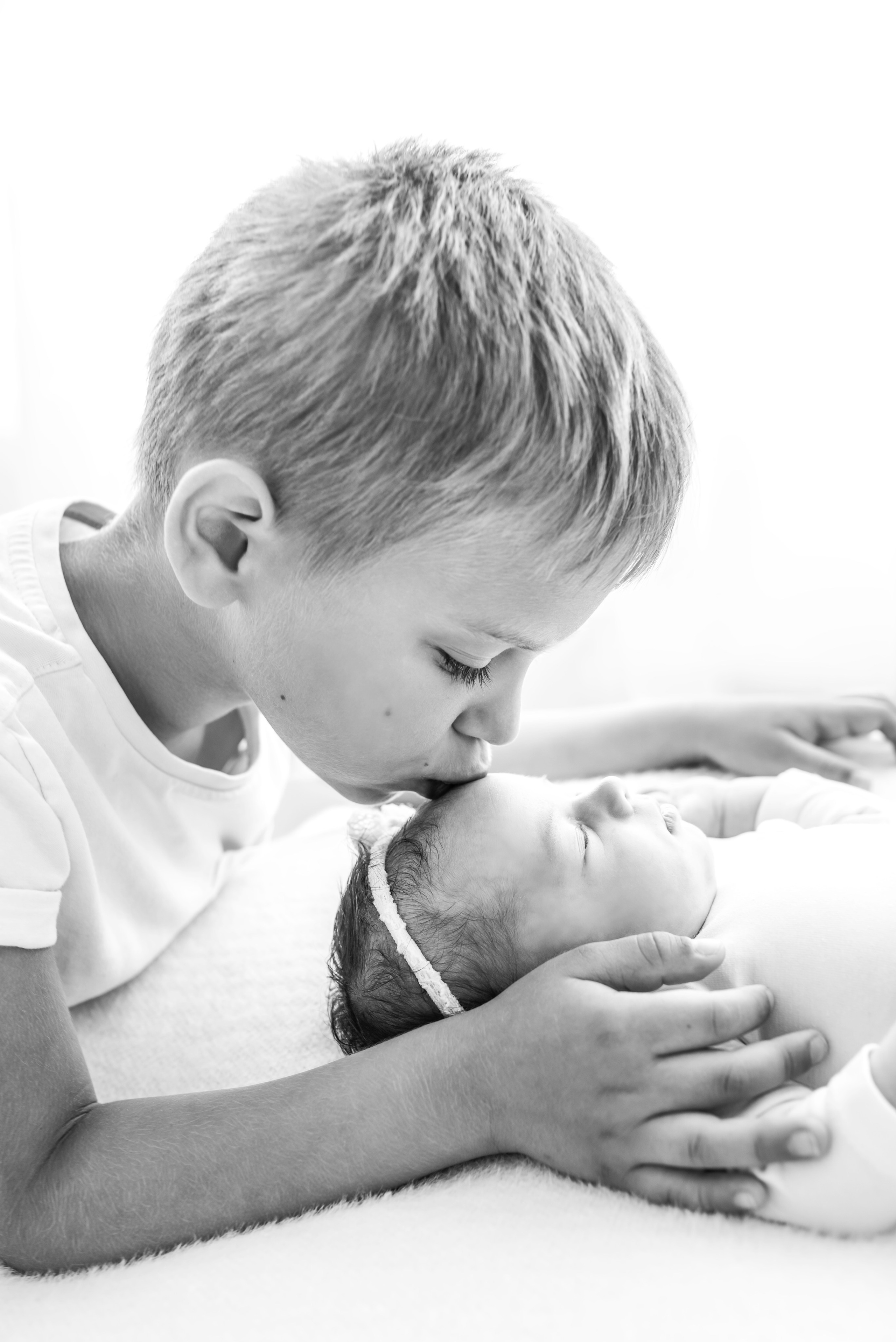 Newborn Photographer in Prague Yana Stelmakh