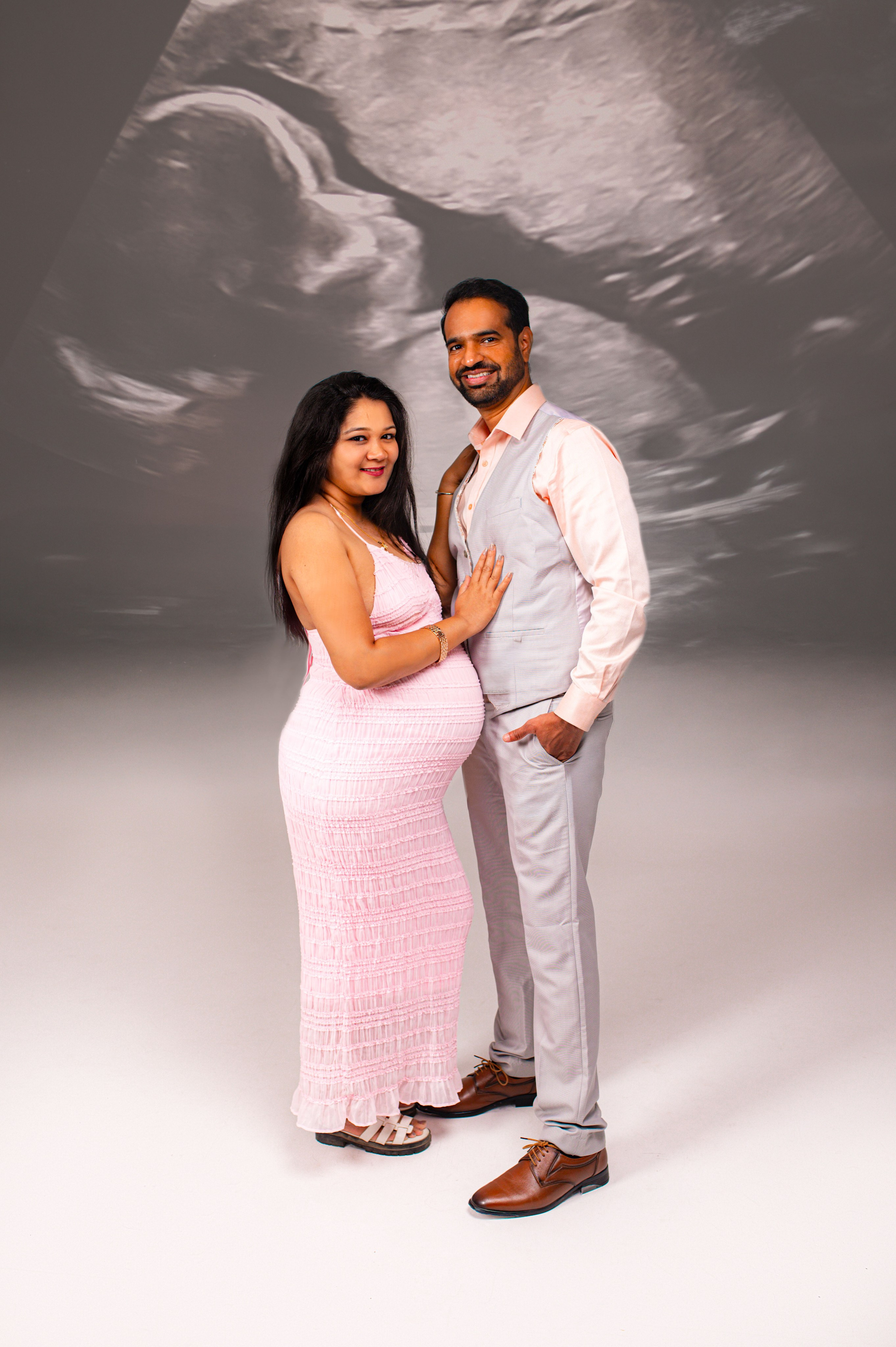 Maternity Photographer in Prague | Yana Stelmakh