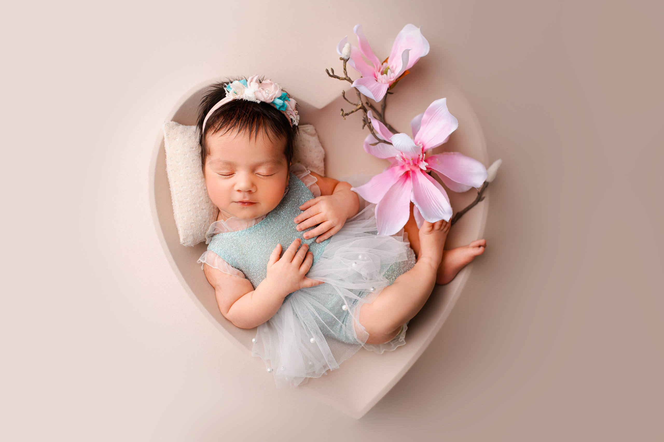 Newborn Photographer in Prague Yana Stelmakh