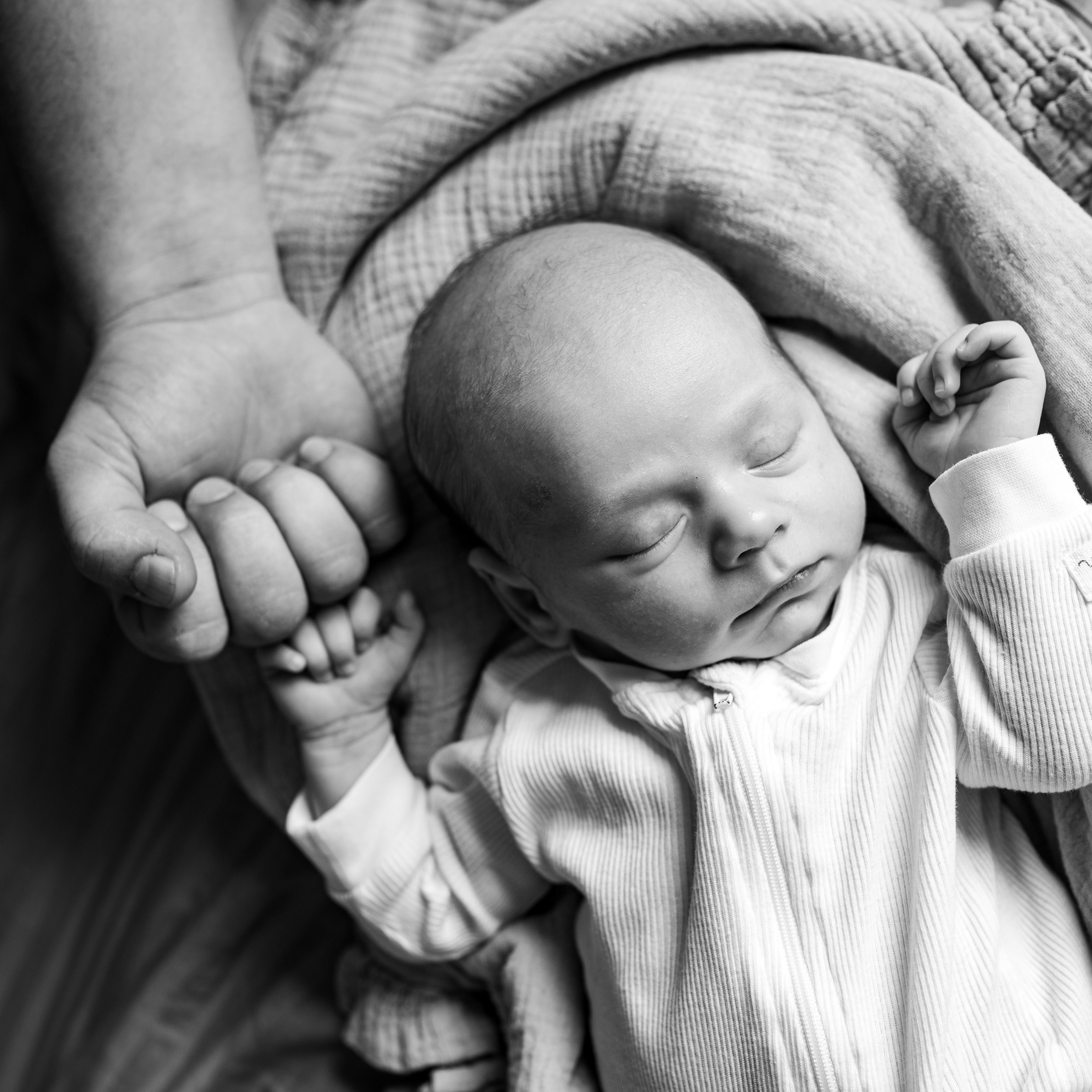 Newborn Photography at Home in Prague | Yana Stelmakh
