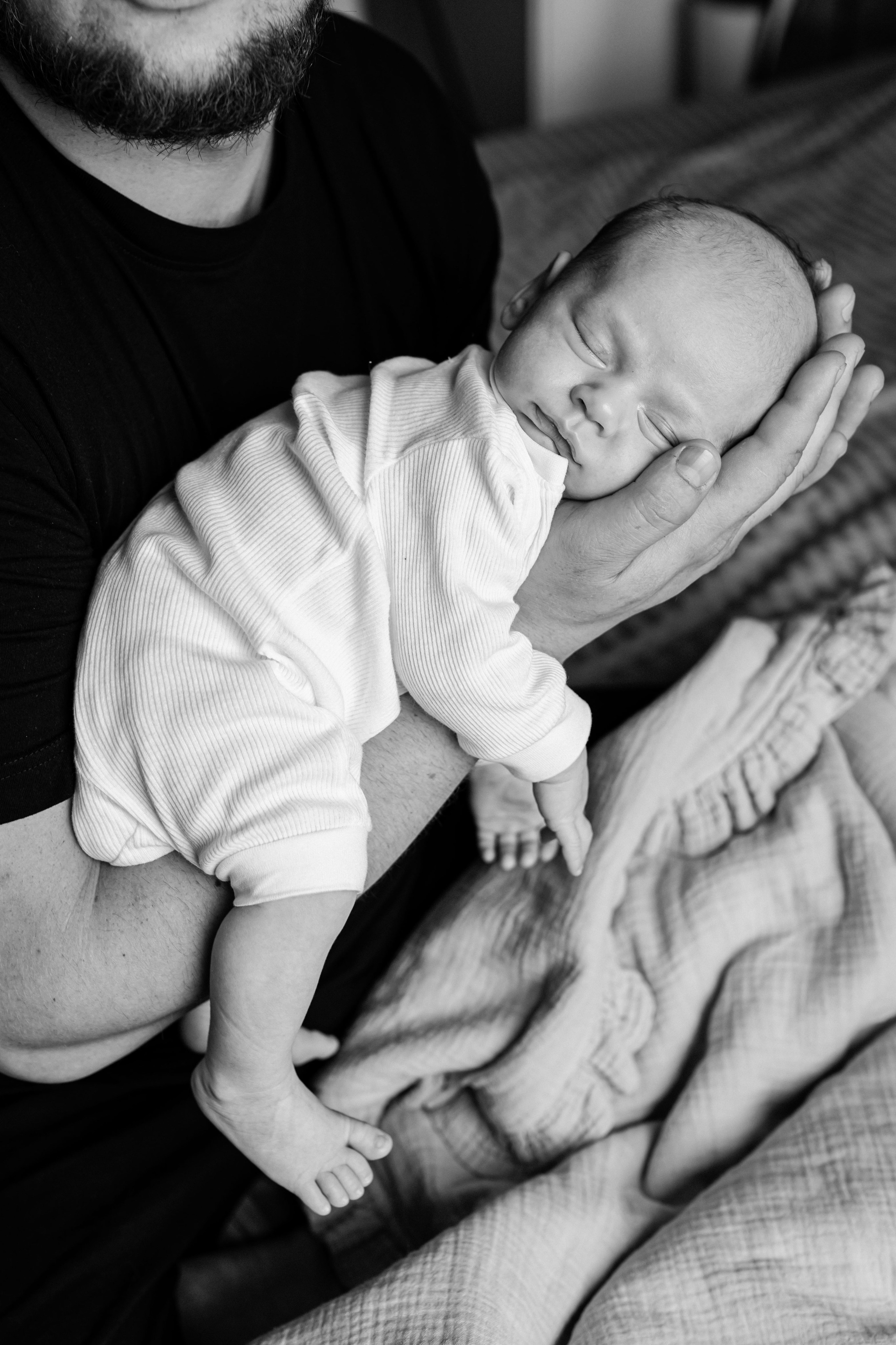 Newborn Photography at Home in Prague | Yana Stelmakh