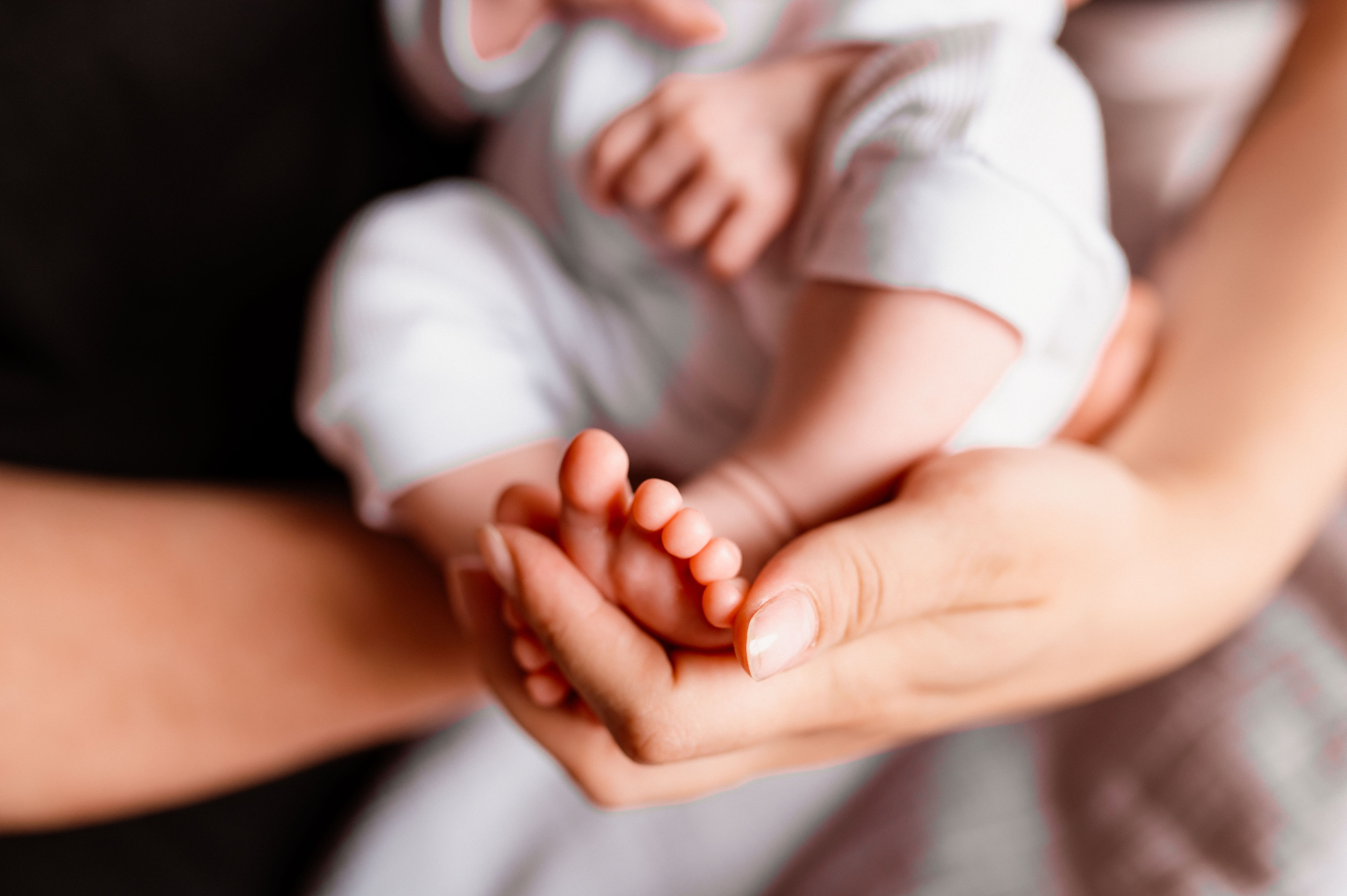 Newborn Photography at Home in Prague | Yana Stelmakh