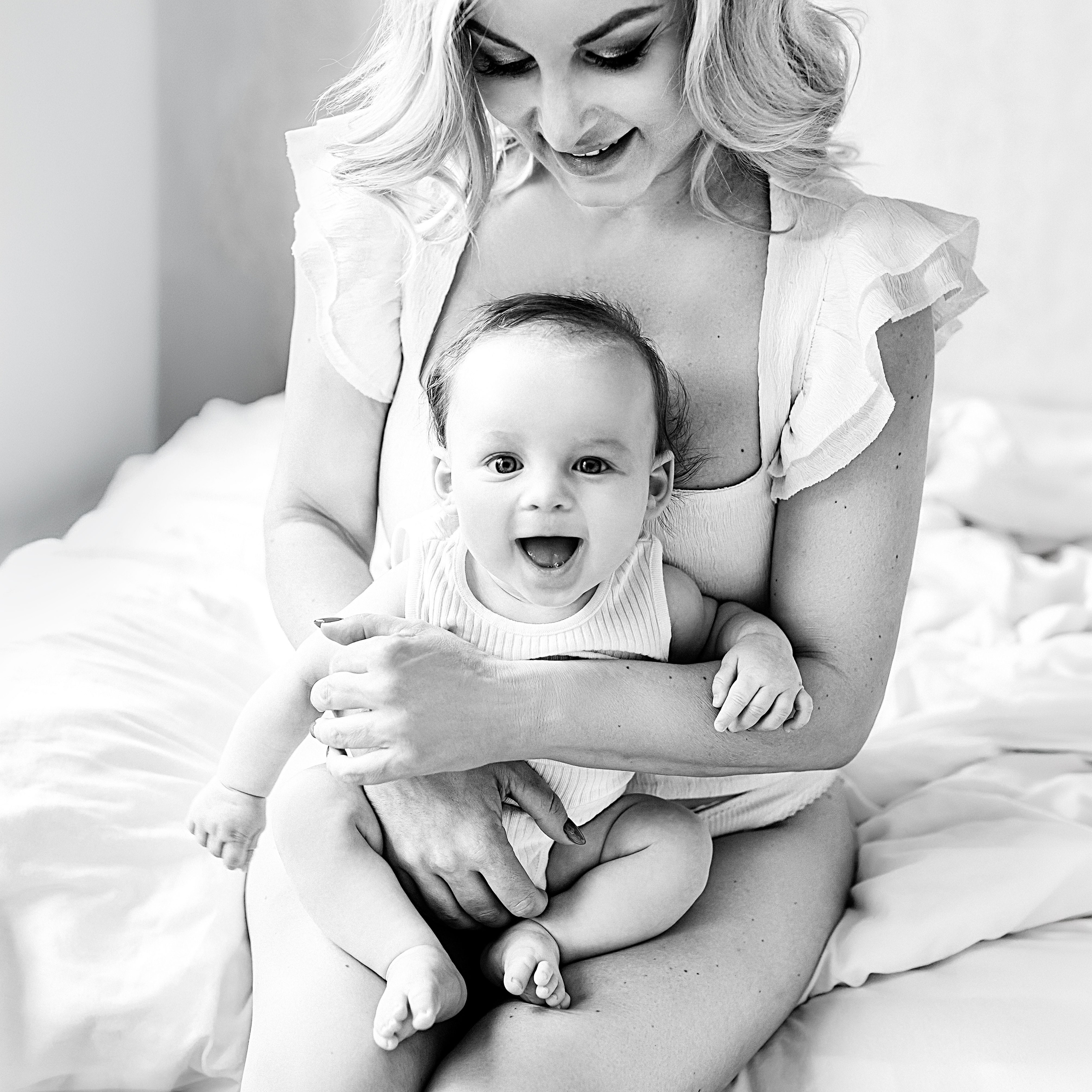 Newborn Photography at Home in Prague | Yana Stelmakh