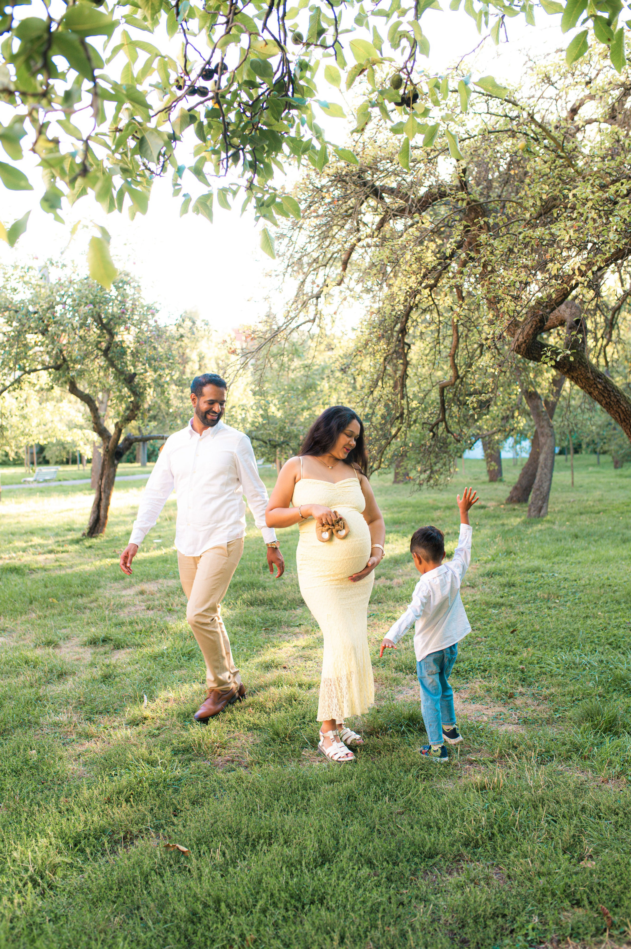 Maternity Photographer in Prague | Yana Stelmakh