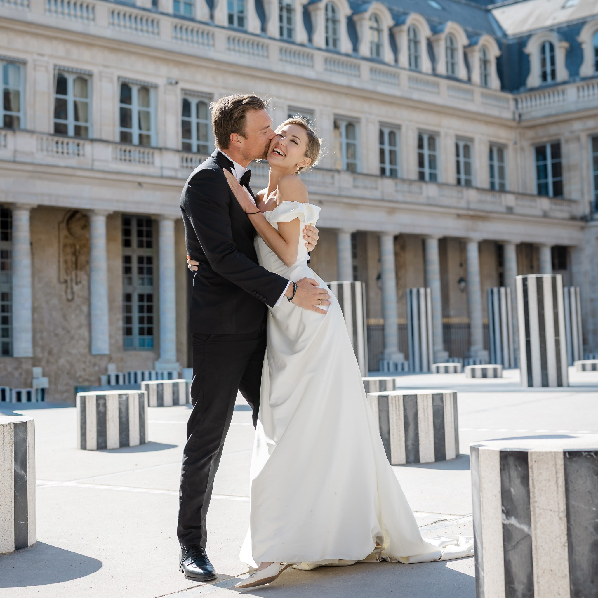 Romantische trouwfoto van Diane en Cris met uitzicht op de Eiffeltoren - Kapture Fotografie