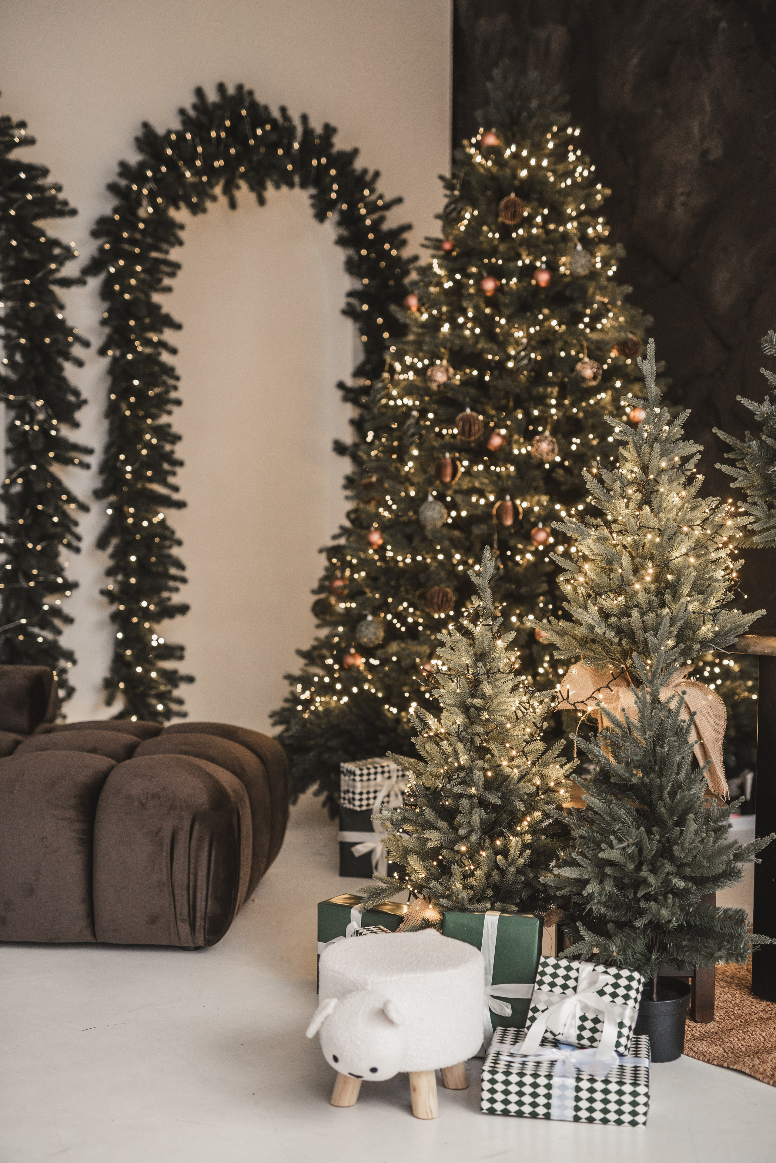 Fotostudijas Ziemassvētku Dekors – Maģiska svētku fotosesijas atmosfēra Rīgā. Fotostudija VEF Rīga