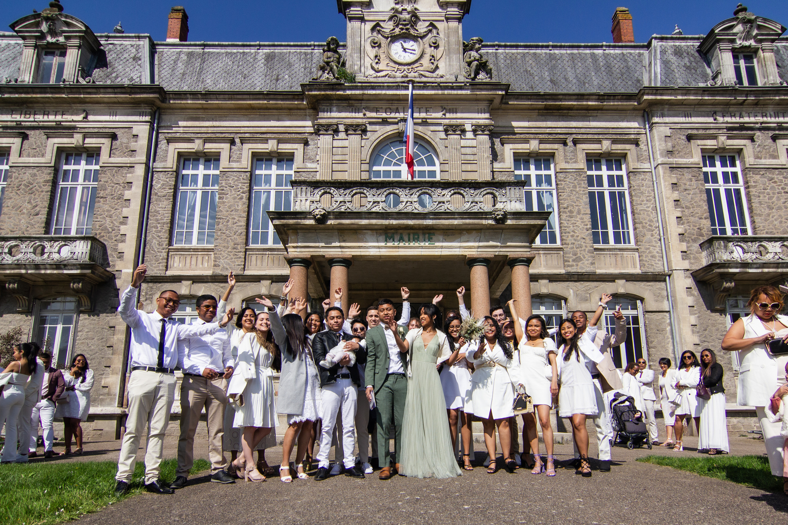 Mariage de Ny & Hasina vue la Loire. Photographe professionnelle à Poitiers, Tours et Châtellerault | Studio photo entre Poitiers et Tours – portraits, familles, entreprises, ma