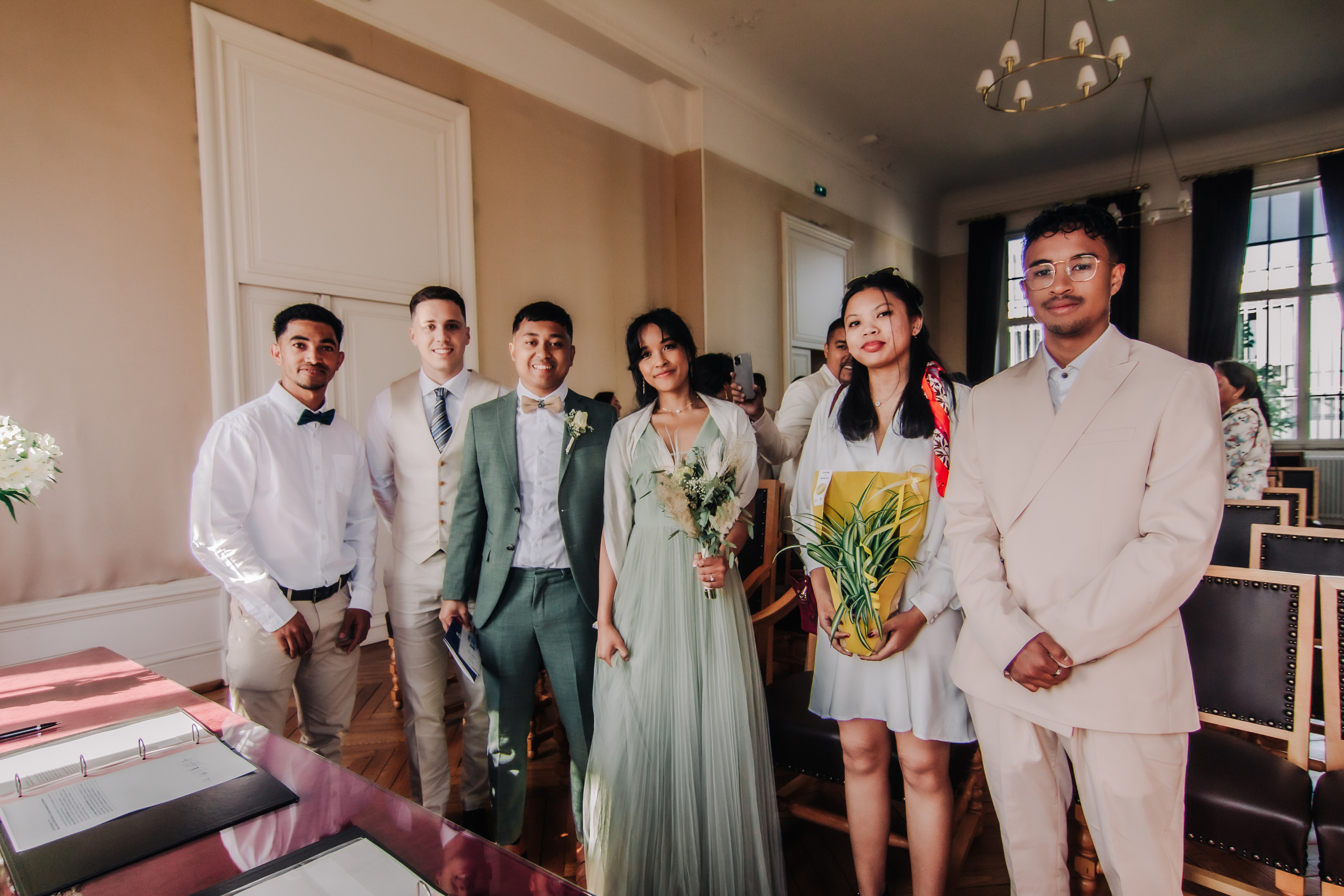 Mariage de Ny & Hasina vue la Loire. Photographe professionnelle à Poitiers, Tours et Châtellerault | Studio photo entre Poitiers et Tours – portraits, familles, entreprises, ma