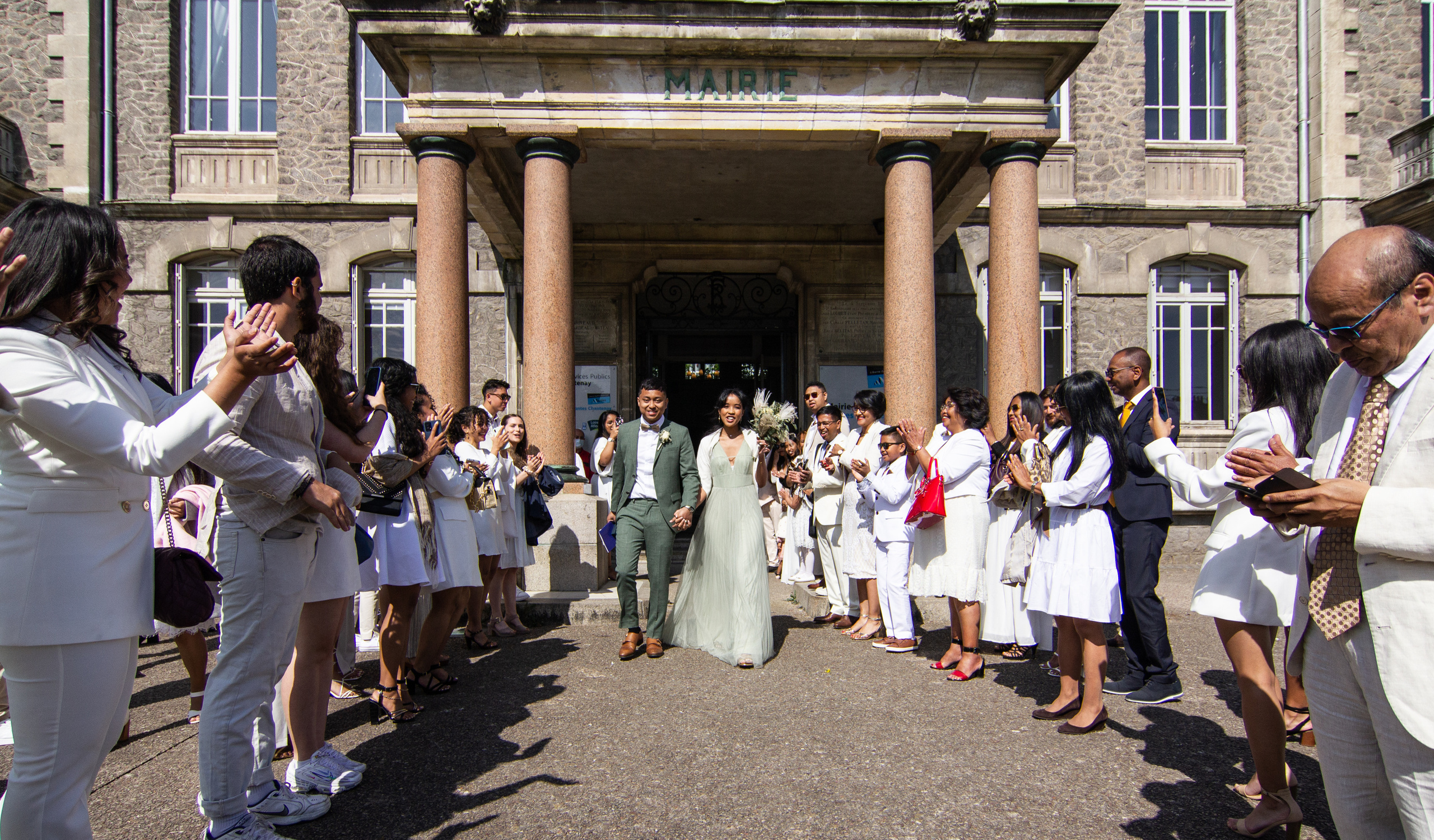 Mariage de Ny & Hasina vue la Loire. Photographe professionnelle à Poitiers, Tours et Châtellerault | Studio photo entre Poitiers et Tours – portraits, familles, entreprises, ma