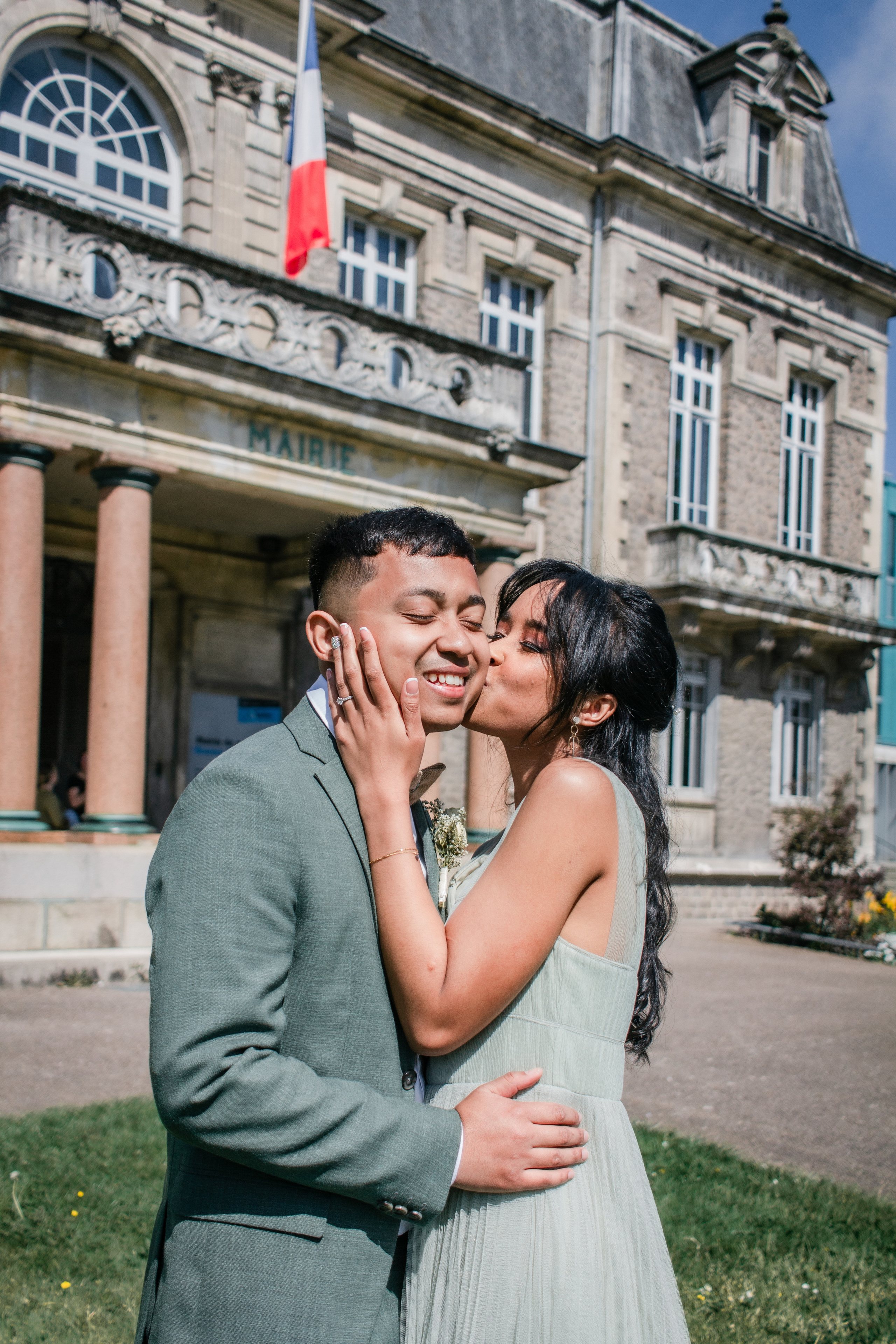 Mariage de Ny & Hasina vue la Loire. Photographe professionnelle à Poitiers, Tours et Châtellerault | Studio photo entre Poitiers et Tours – portraits, familles, entreprises, ma