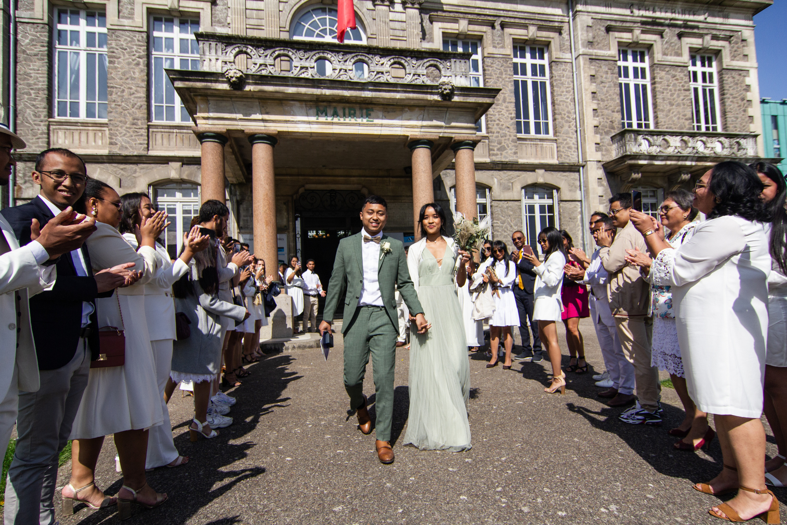 Mariage de Ny & Hasina vue la Loire. Photographe professionnelle à Poitiers, Tours et Châtellerault | Studio photo entre Poitiers et Tours – portraits, familles, entreprises, ma