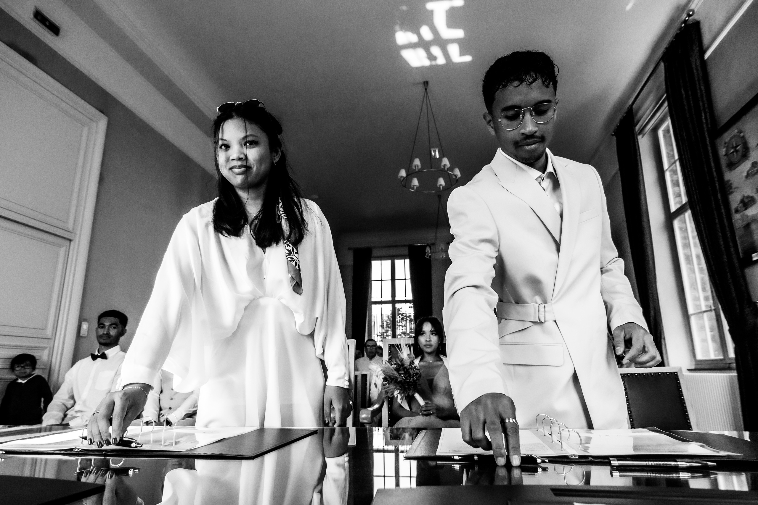 Mariage de Ny & Hasina vue la Loire. Photographe professionnelle à Poitiers, Tours et Châtellerault | Studio photo entre Poitiers et Tours – portraits, familles, entreprises, ma