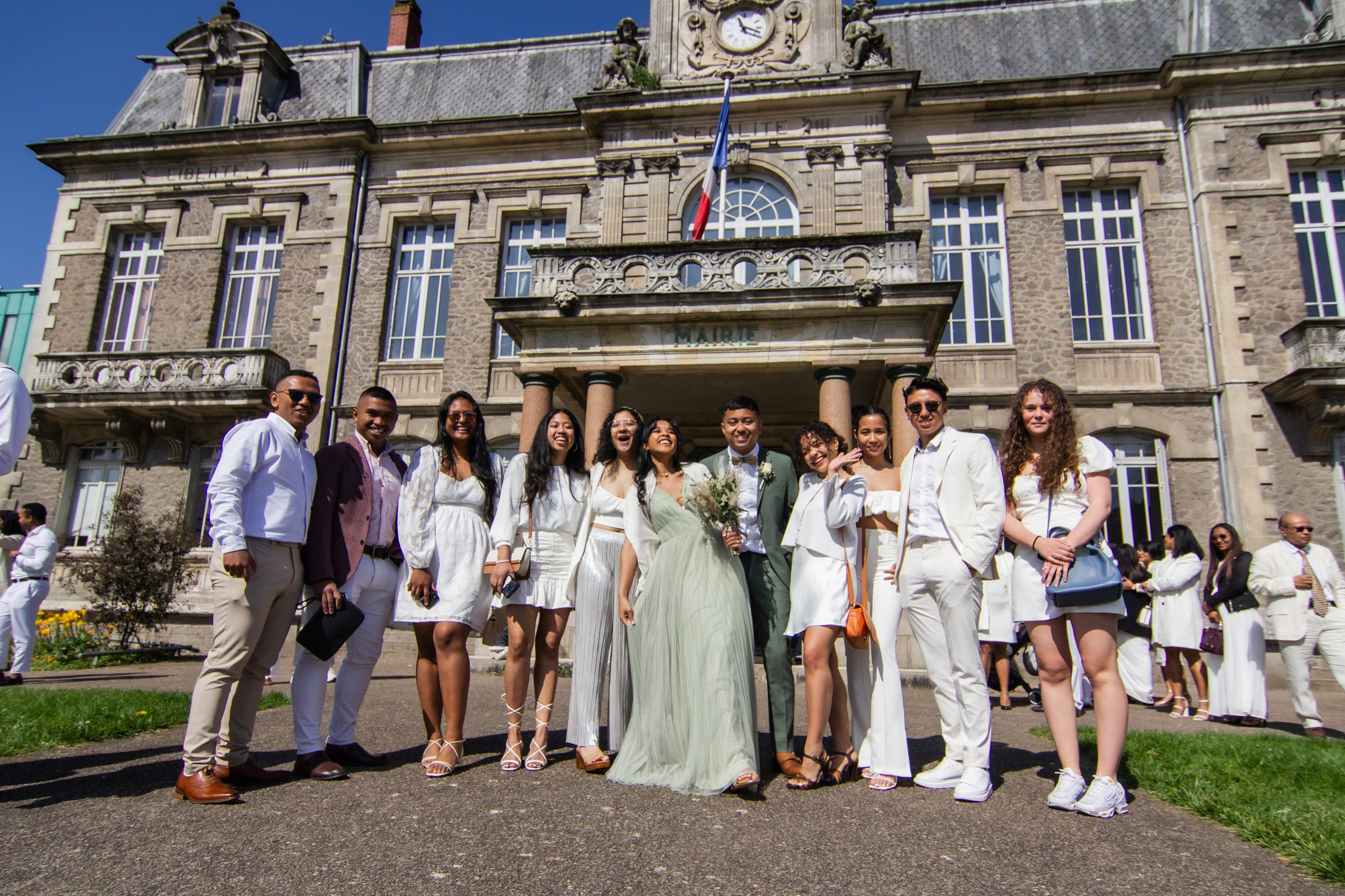Mariage de Ny & Hasina vue la Loire. Photographe professionnelle à Poitiers, Tours et Châtellerault | Studio photo entre Poitiers et Tours – portraits, familles, entreprises, ma