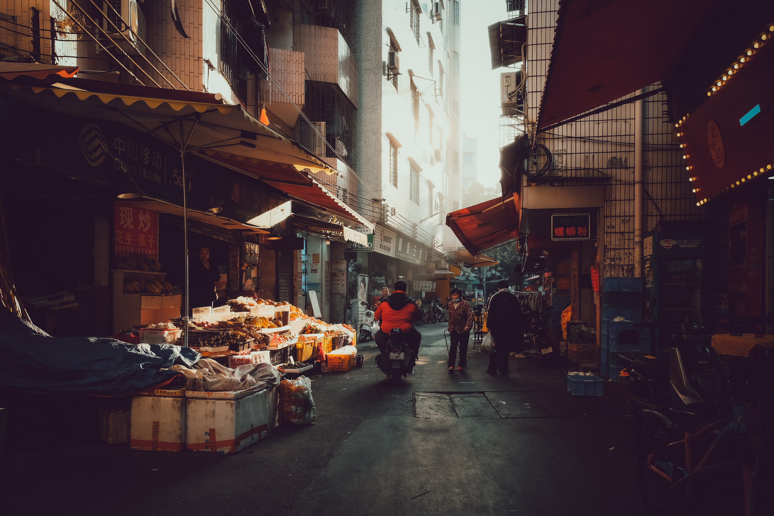 Guangzhou Street Photography | Candid Street Photography by Yukophotography | 街头摄影师广州