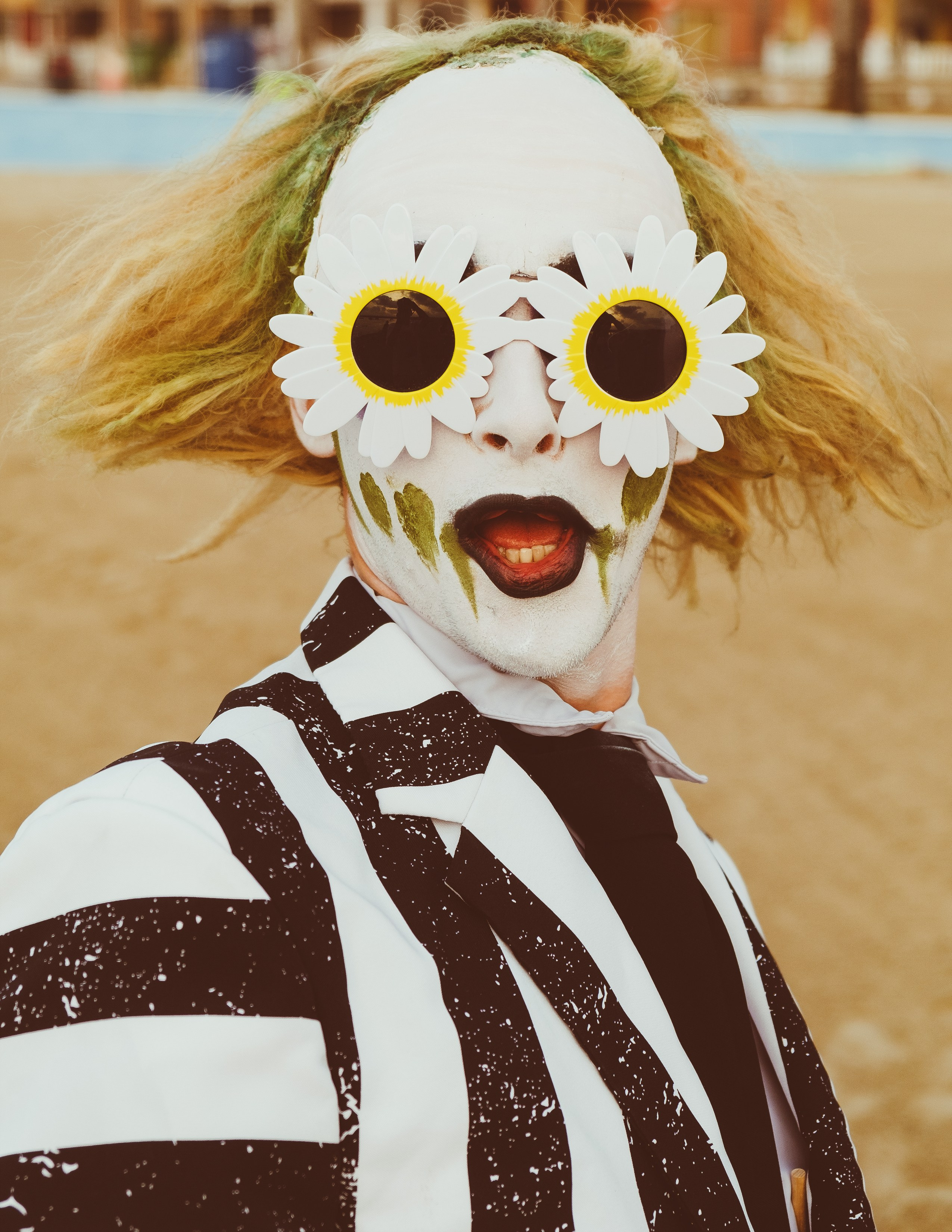 Beetlejuice на море: Экспериментальная фотосессия с цирковыми артистами — Фотограф Андрей Луковников