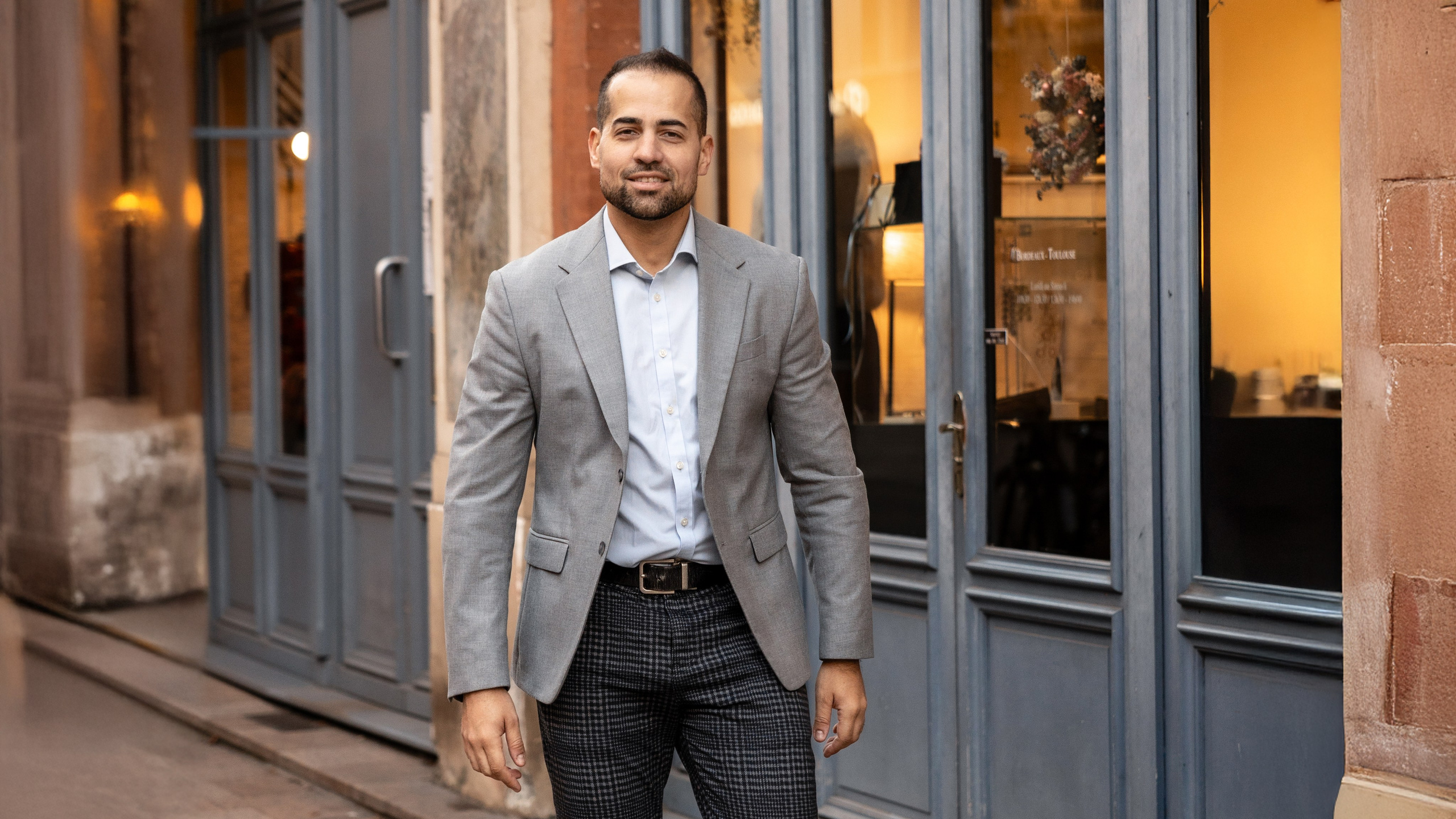 Tailored photo sessions for your personal brand. Eugénie Smirnova — your photographer in Toulouse and southwest France