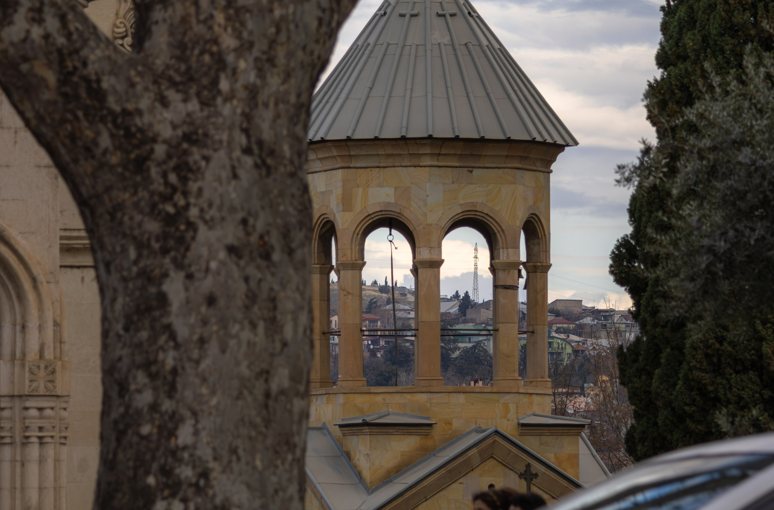 ფრთა ბუმბულისა და ფრთა რკინისა. FramefreeMan