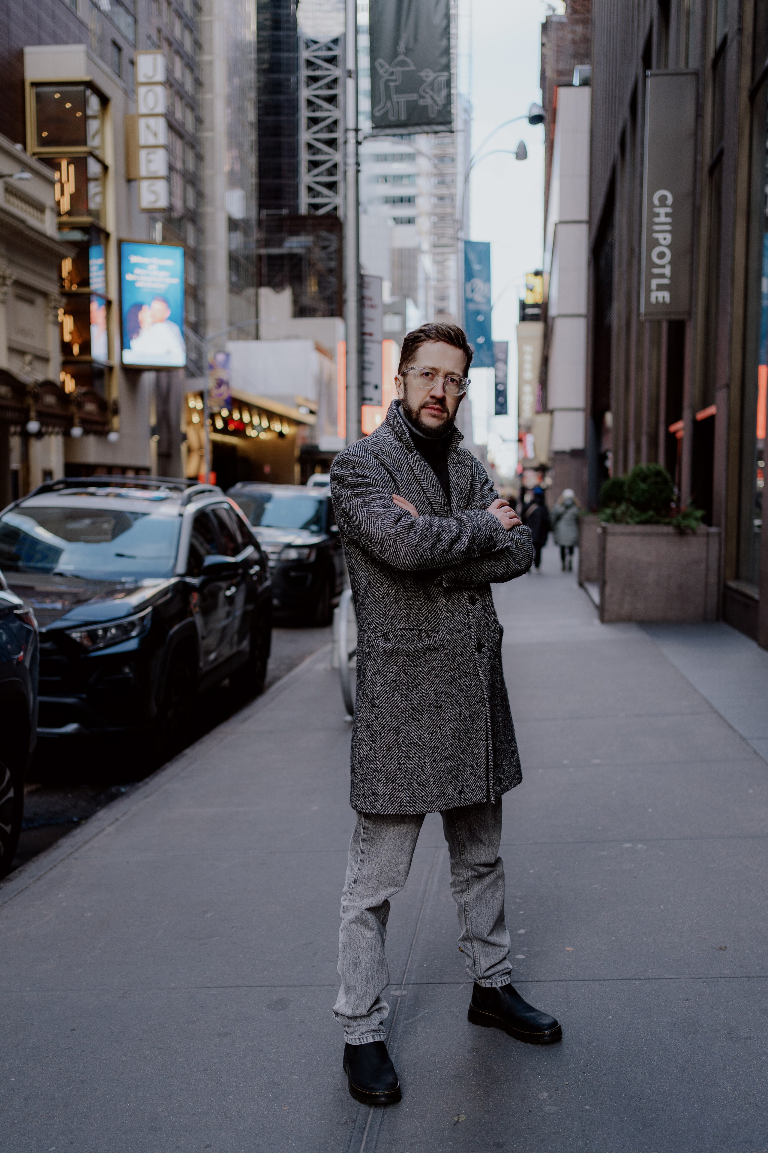 Times Square Family Photography NYC 2025: Perfect Morning Photo Sessions. Videographer and photographer in New York // MAKAROV.VIDEO