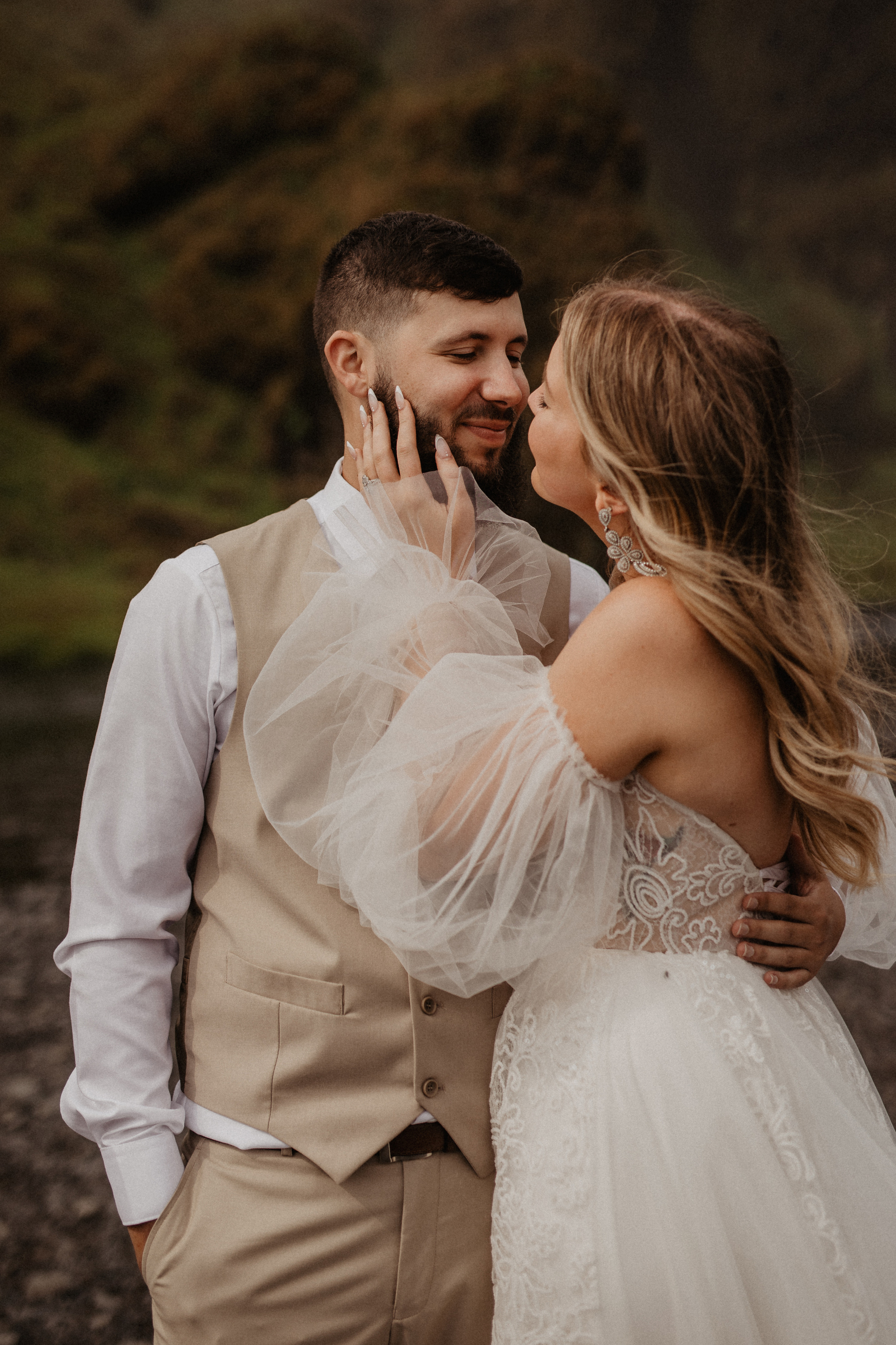 Vow exchanging ceremony in Iceland | Elopement in South Iceland. Iceland elopement photographer & videographer