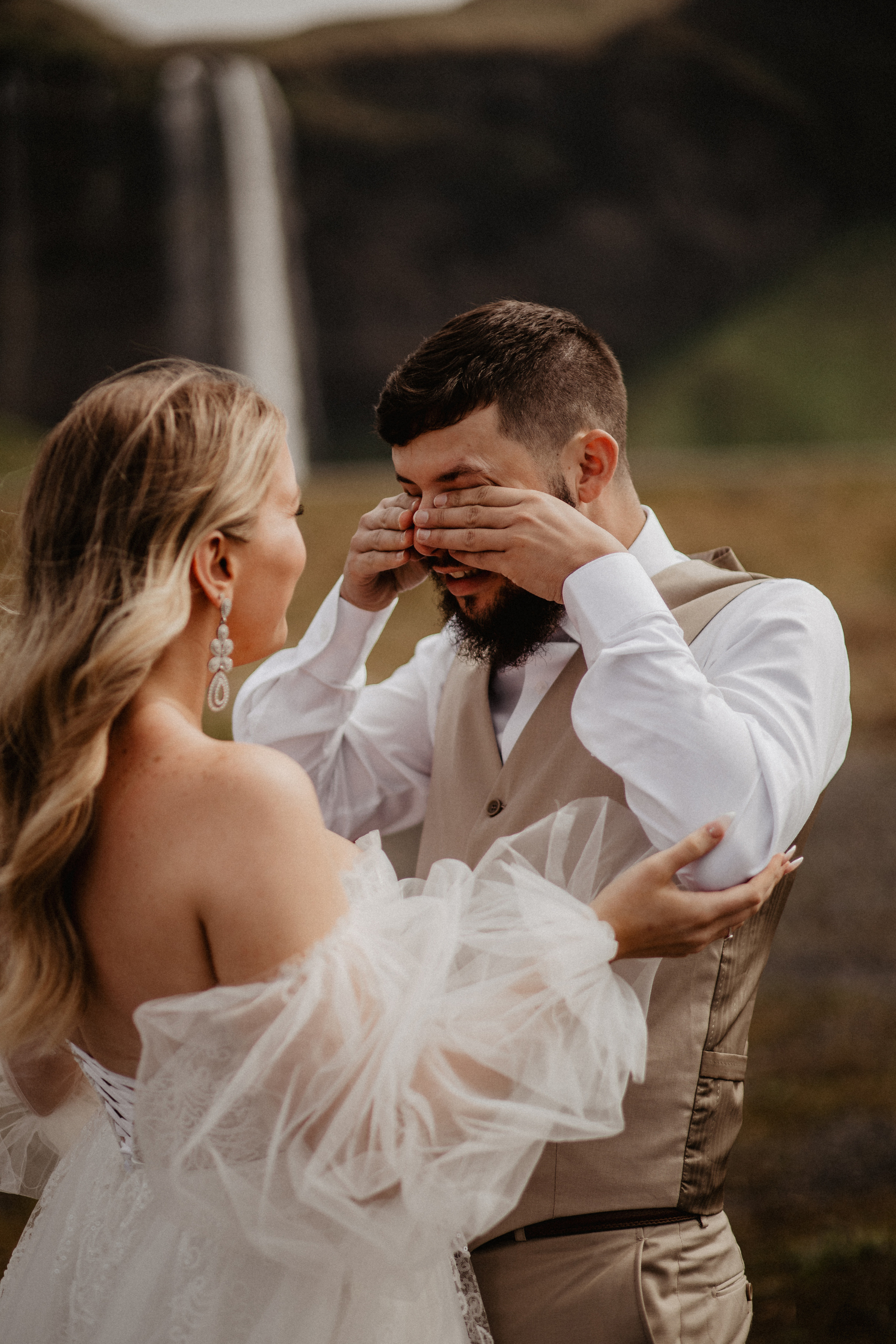 Vow exchanging ceremony in Iceland | Elopement in South Iceland. Iceland elopement photographer & videographer