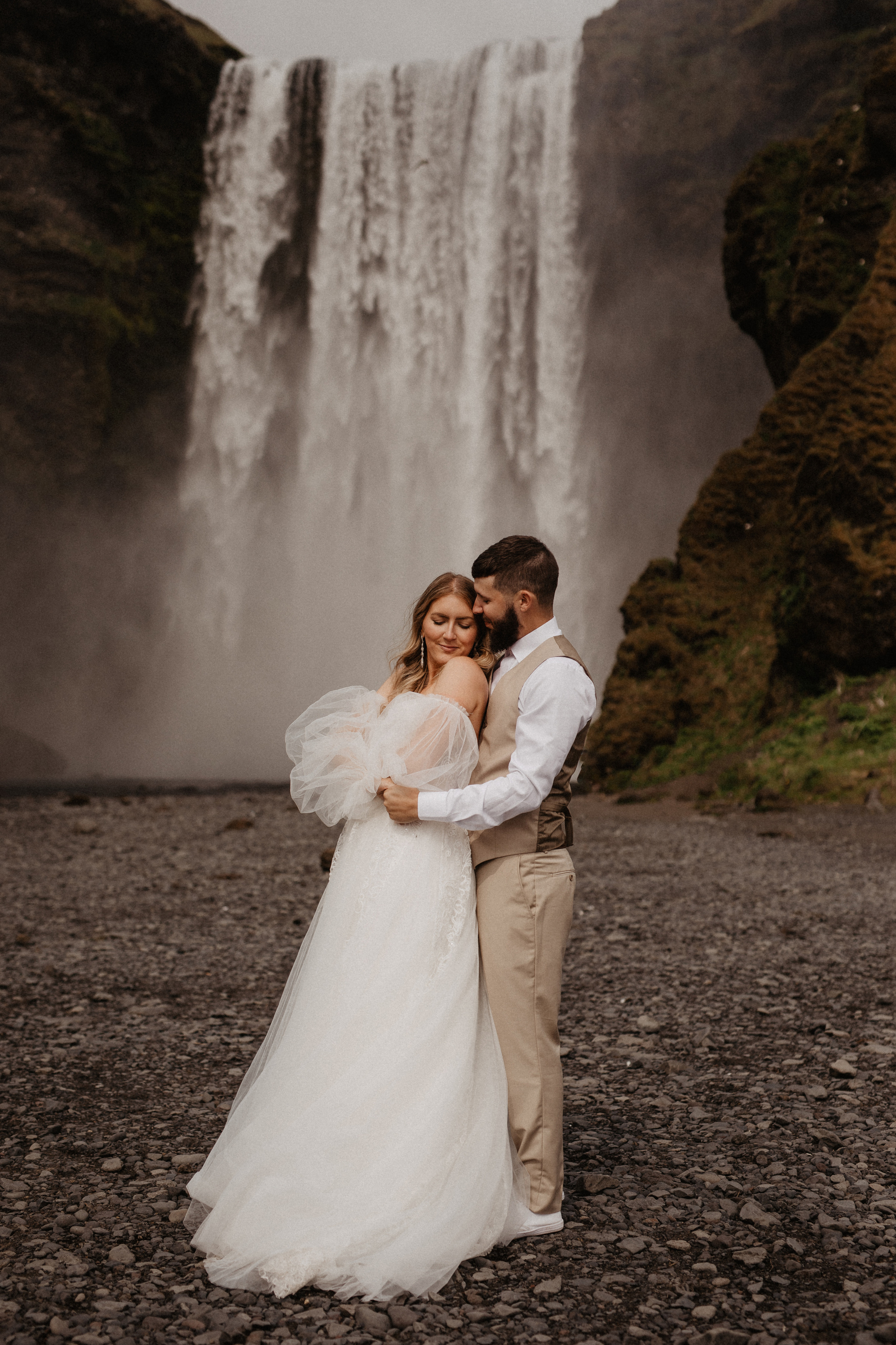 Vow exchanging ceremony in Iceland | Elopement in South Iceland. Iceland elopement photographer & videographer