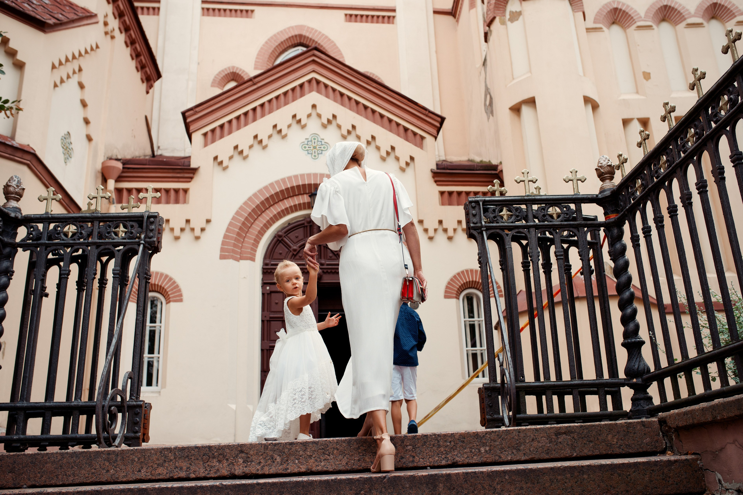 Krikštynos, krikštas, krikštynų fotosesija, ceremonija, bažnyčia krikštynų pasiruošimo fotografavimas. Krikštynų fotografas Vilnius Trakai kaina krikštynų fotografavimas fotografė personal.lt photogrpahy kainos šeima, vaikai profesionali natūrali meninė reportažinė klasikinė fotosesija, krikštynų fotosesija gamtoje