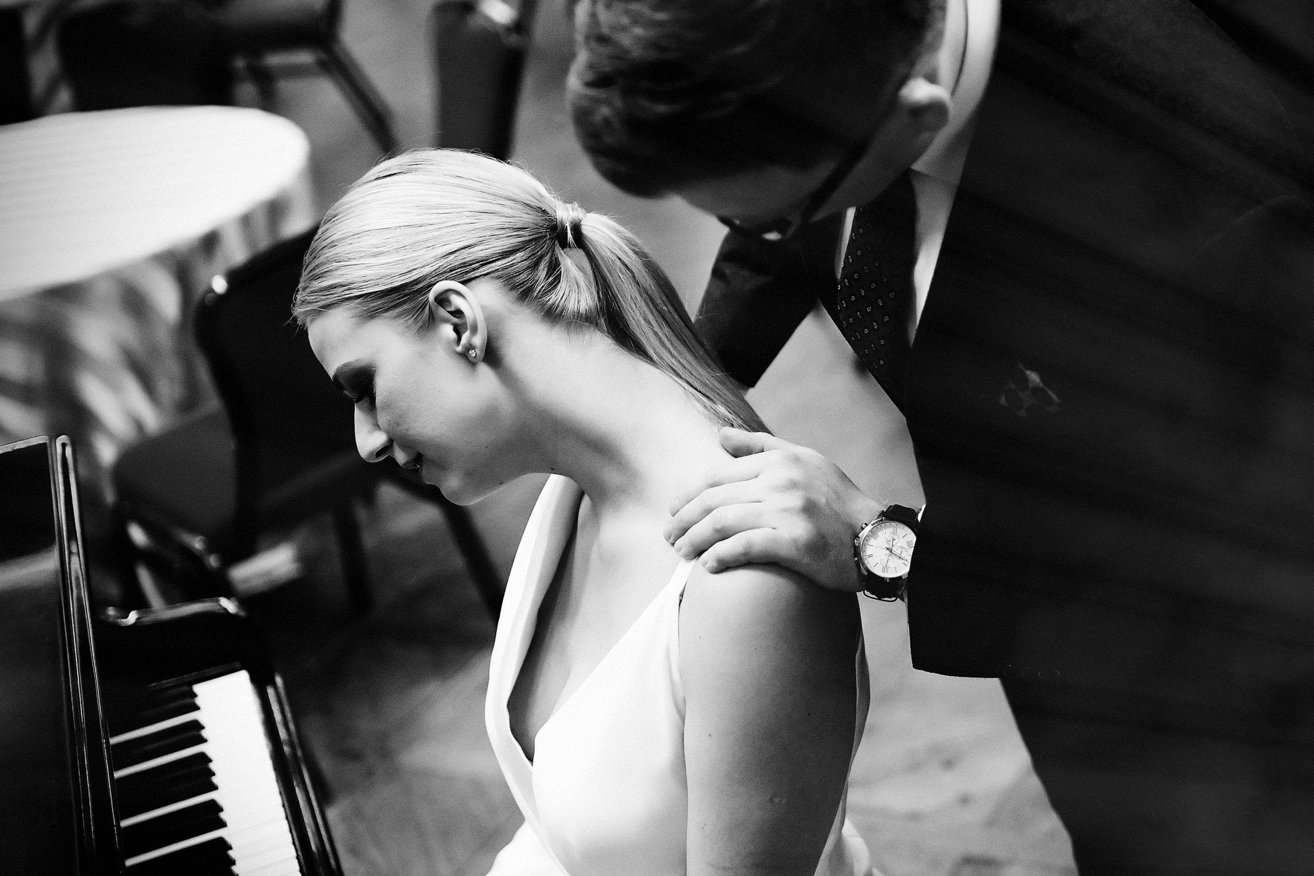 Vestuvių fotosesija, ceremonija, Vestuvių pasiruošimo fotografavimas. Vestuvių fotografas Vilnius Trakai kaina vestuvių fotografavimas fotografė personal.lt photogrpahy kainos jaunoji jaunikis nuotaka santuoka vestuvės, profesionali natūrali meninė reportažinė klasikinė fotosesija, vestuvių fotosesija gamtoje dvare