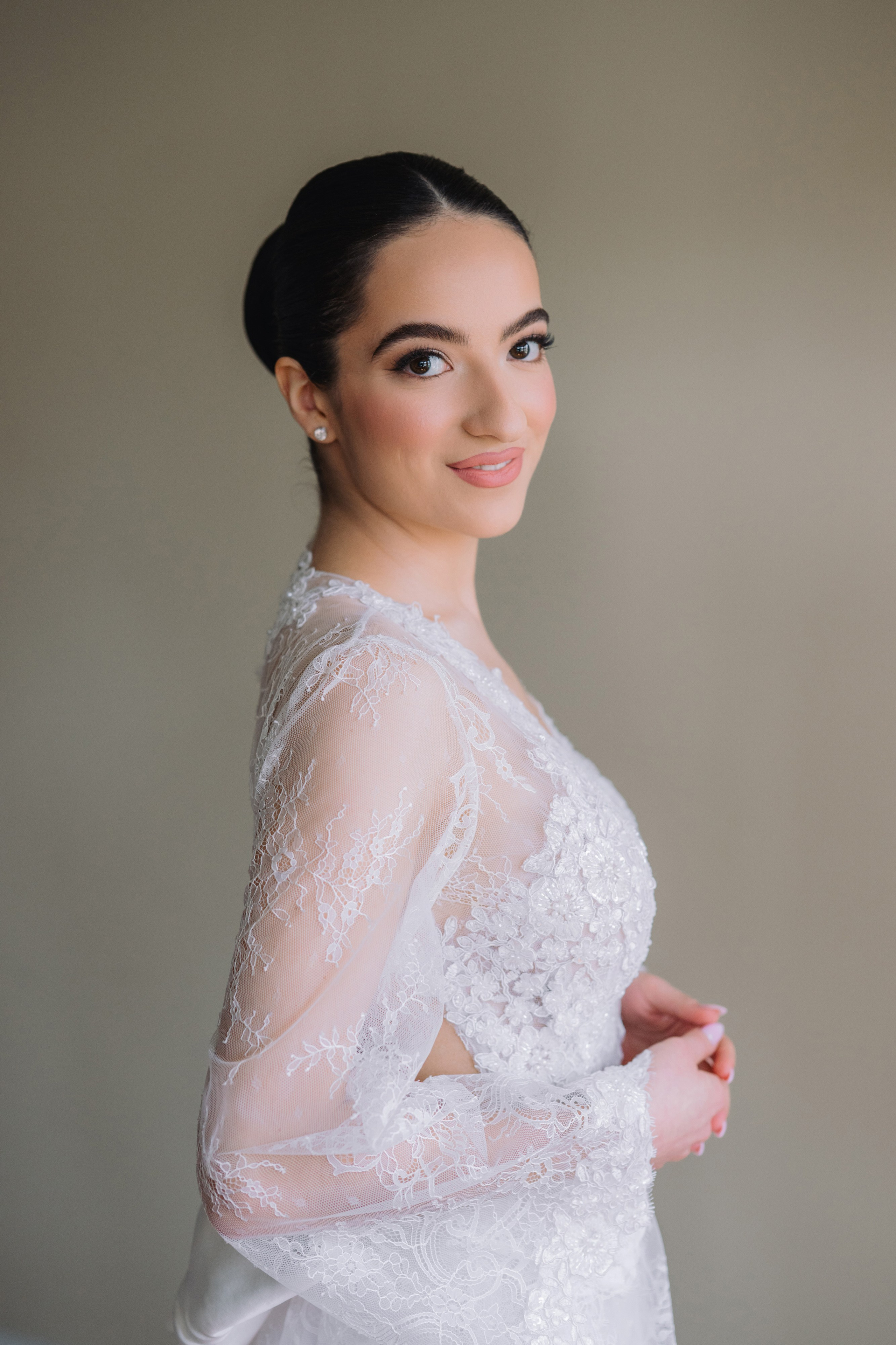 a woman in a white dress and a white veil