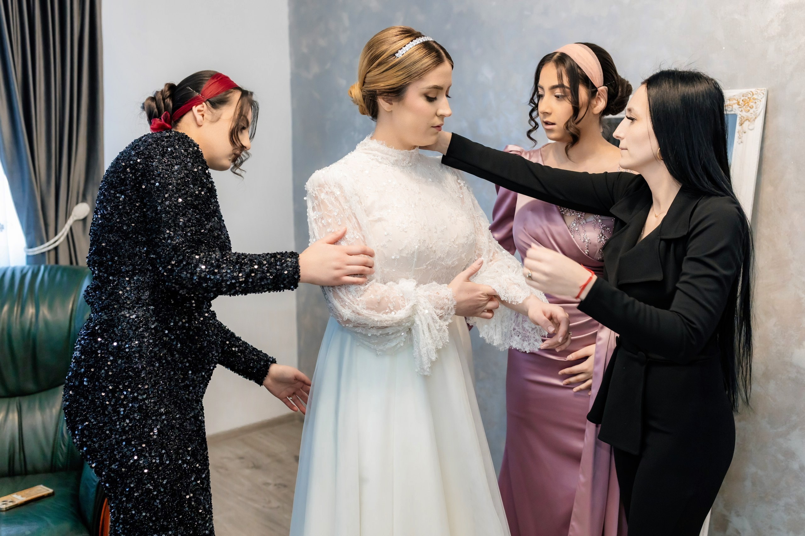 Fotograf nuntă Târgu Neamț – Samuel și Roxana, fotografie autentică realizată de AlinoFotoStudio 2. Fotograf nuntă Iași, Bacău, Suceava și Botoșani – Alin Chirilă surprinzând momente reale de nuntă 3. Fotografie de nuntă cu emoție și credință – AlinoFotoStudio, fotograf povestitor 4. Fotograf profesionist nuntă în Moldova – cadre naturale și pline de emoție 5. Alin Chirilă fotograf nuntă – poveste reală surprinsă prin fotografie 6. Fotograf nuntă cu stil documentar – momente autentice din ziua nunții Pregătiri mireasă acasă – fotografie naturală realizată de Alin Chirilă fotograf nuntă 8. Detalii din ziua nunții – fotograf nuntă Iași și Botoșani, AlinoFotoStudio 9. Emoții din dimineața nunții – fotograf profesionist Moldova 10. Cadre autentice din pregătiri – fotograf nuntă Suceava și Bacău Ceremonie religioasă nuntă – moment emoționant surprins de fotograf Alin Chirilă 12. Nuntă cu valori creștine – fotografie din biserică realizată cu discreție 13. Rugăciune și emoție în ziua nunții – fotograf nuntă Târgu Neamț 14. Legământ în fața lui Dumnezeu – fotografie de nuntă autentică 15. Fotograf nuntă biserică – momente sincere și pline de semnificație Petrecere de nuntă – cadre naturale realizate de AlinoFotoStudio 17. Bucurie și dans la nuntă – fotograf nuntă Iași și împrejurimi 18. Momente autentice de la restaurant – fotograf nuntă Bacău Suceava 19. Atmosferă de nuntă surprinsă discret – Alin Chirilă fotograf -AlinoFotoStudio – fotograf nuntă cu abordare naturală și emoțională 21. Alin Chirilă fotograf – povestitor prin fotografie de nuntă 22. Fotograf nuntă în Moldova – stil documentar și autentic 23. Fotografie de nuntă sinceră și elegantă – AlinoFotoStudio- Fotograf nuntă Iași Bacău Suceava Botoșani – Alin Chirilă AlinoFotoStudio 26. Fotograf nuntă Târgu Neamț și Moldova – fotografie profesională de eveniment 27. Fotograf nuntă cu valori creștine și stil documentar – AlinoFotoStudio - Alin Chirilă – AlinoFotoStudio Fotograf nuntă Iași • Bacău • Suceava • Botoșani - Samuel & Roxana, Târgu Neamț -Momente reale, trăite sincer și păstrate pentru totdeauna.