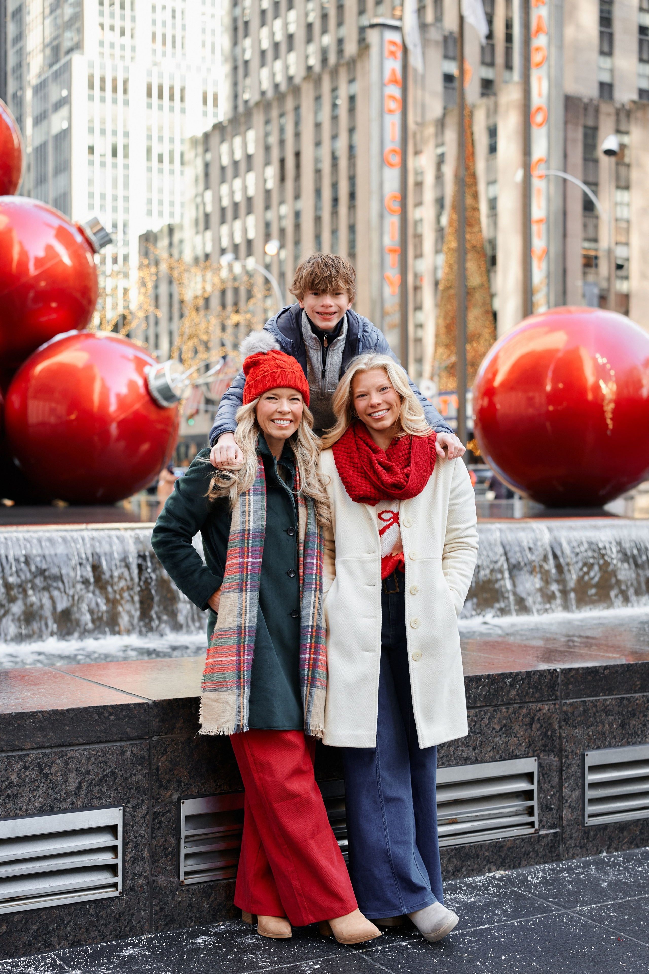 Christmas Mini Session 🎄. Professional Wedding and event photographer USA New York