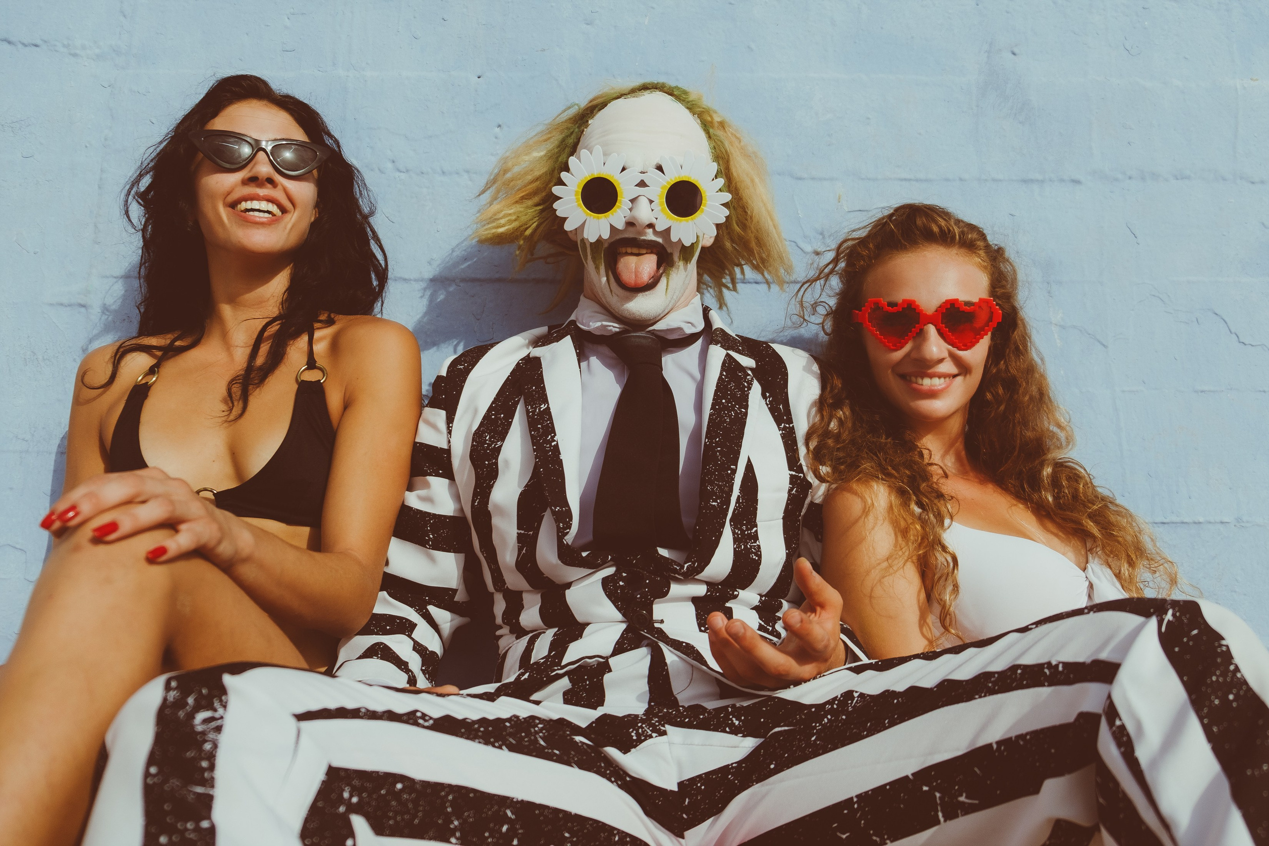 Beetlejuice на море: Экспериментальная фотосессия с цирковыми артистами — Фотограф Андрей Луковников