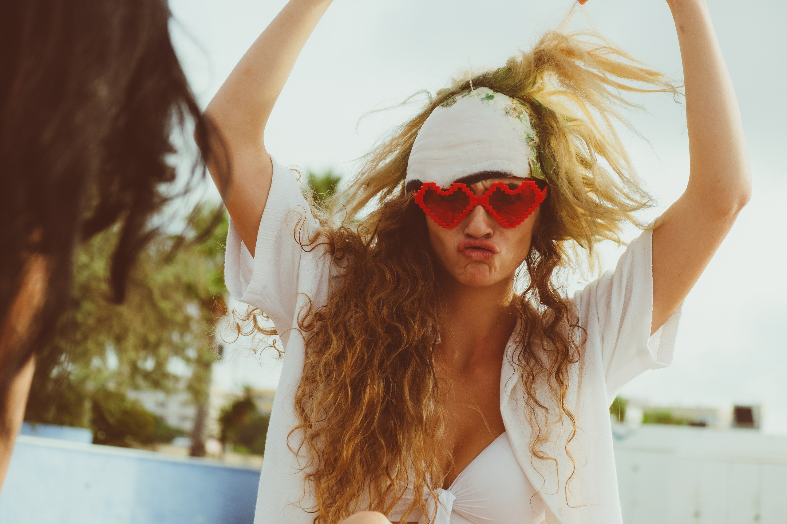 Beetlejuice на море: Экспериментальная фотосессия с цирковыми артистами — Фотограф Андрей Луковников