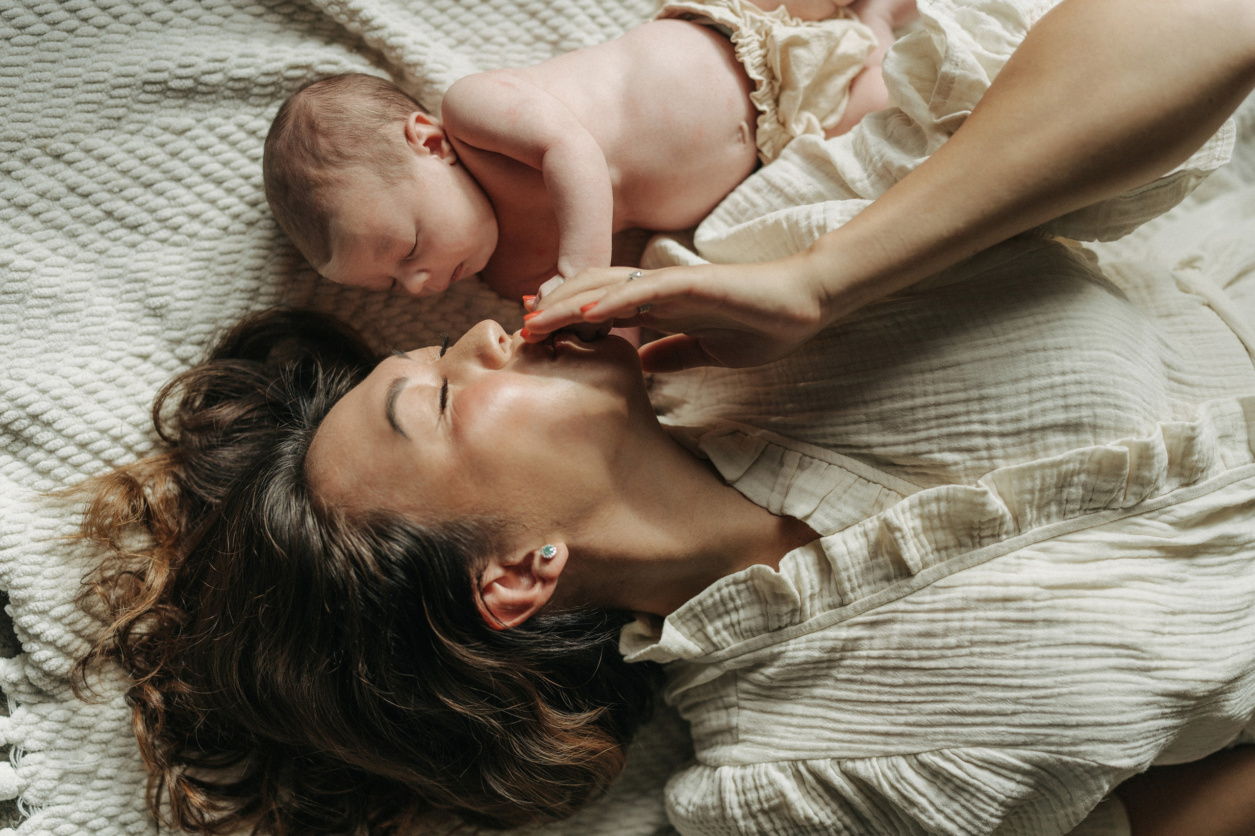 Newborn Photography with Parents – Gentle & Loving Moments. Alisa Tant — Family and newborn photographer Bucks County, Montgomery county, Philadelphia, NJ