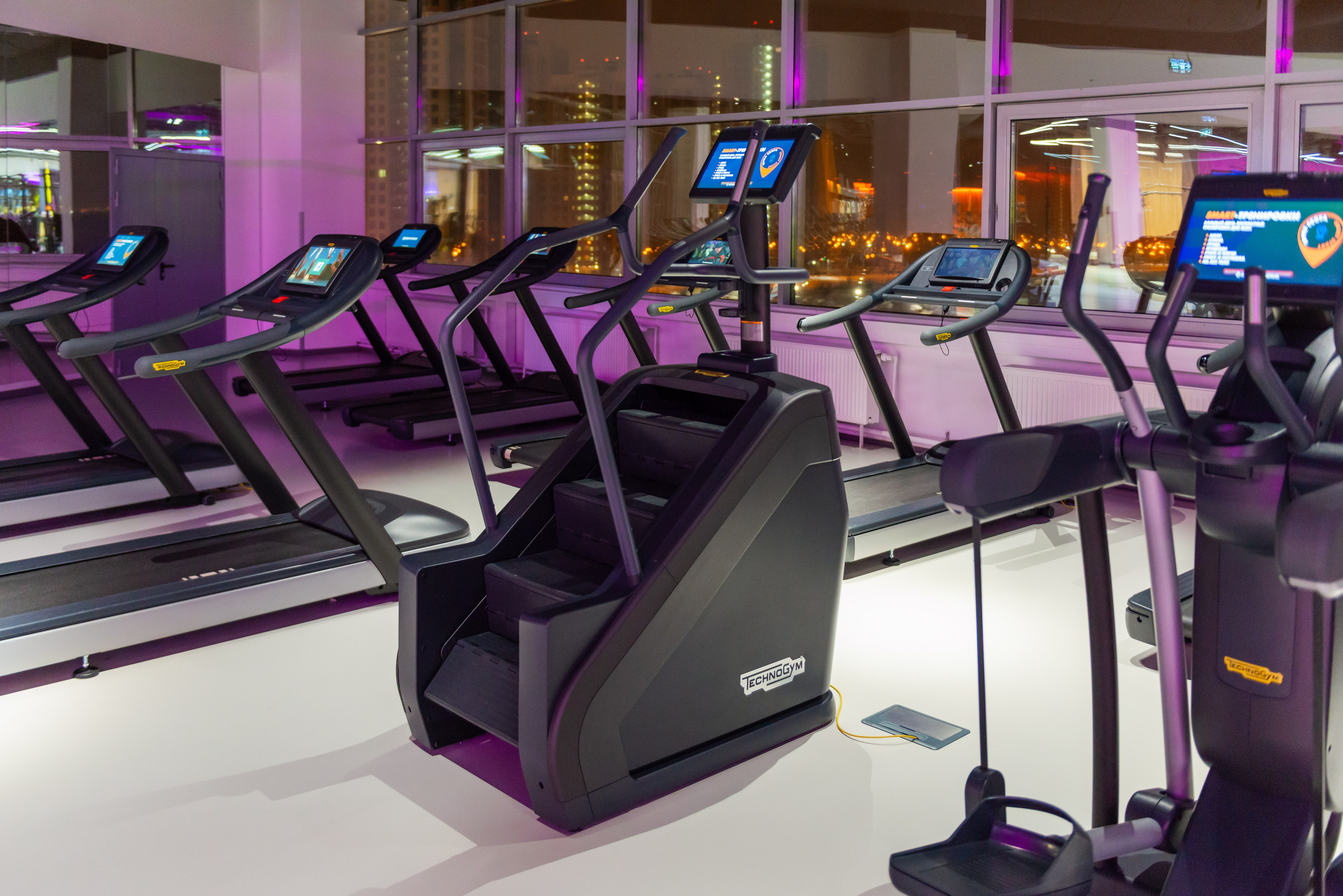 Фитнес-клуб DDX Fitness в ТЦ Июнь Мытищи. ФОТОГРАФ МЕКСИКА КИНТАНА-РОО