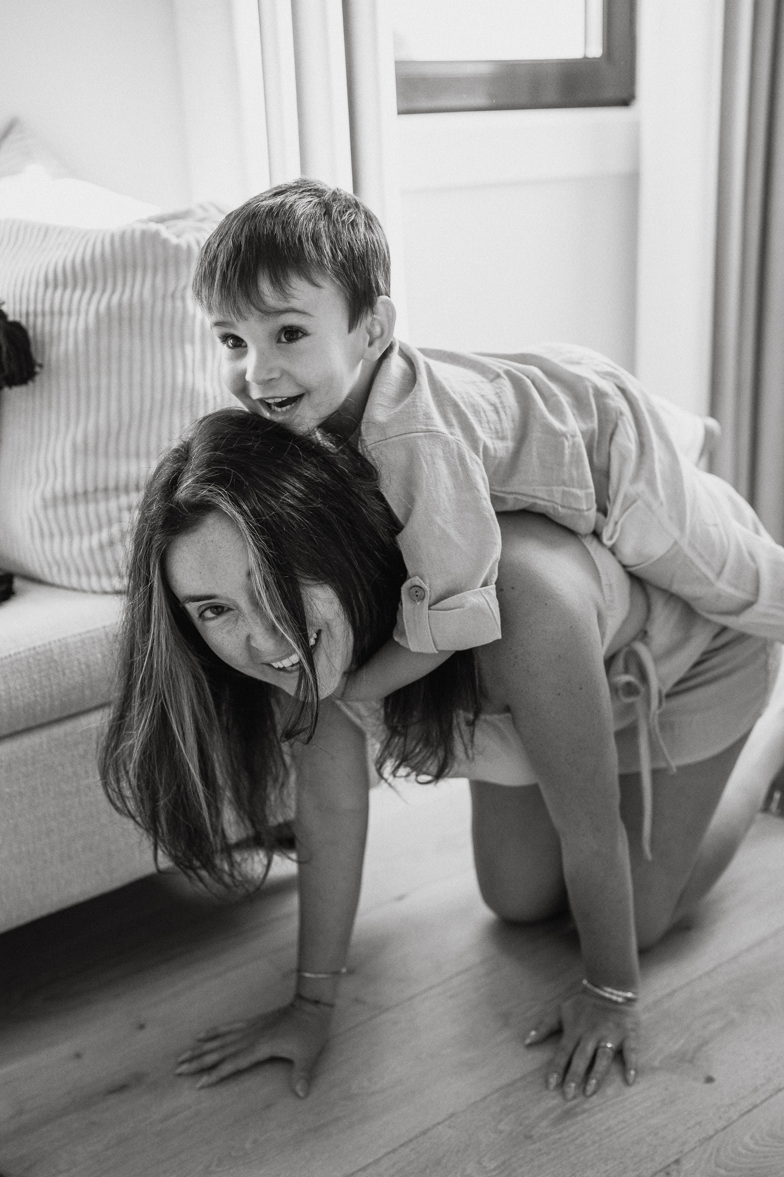 Cozy Family Photography at Home – Heartwarming & Relaxed. Alisa Tant — Family and newborn photographer Bucks County, Montgomery county, Philadelphia, NJ