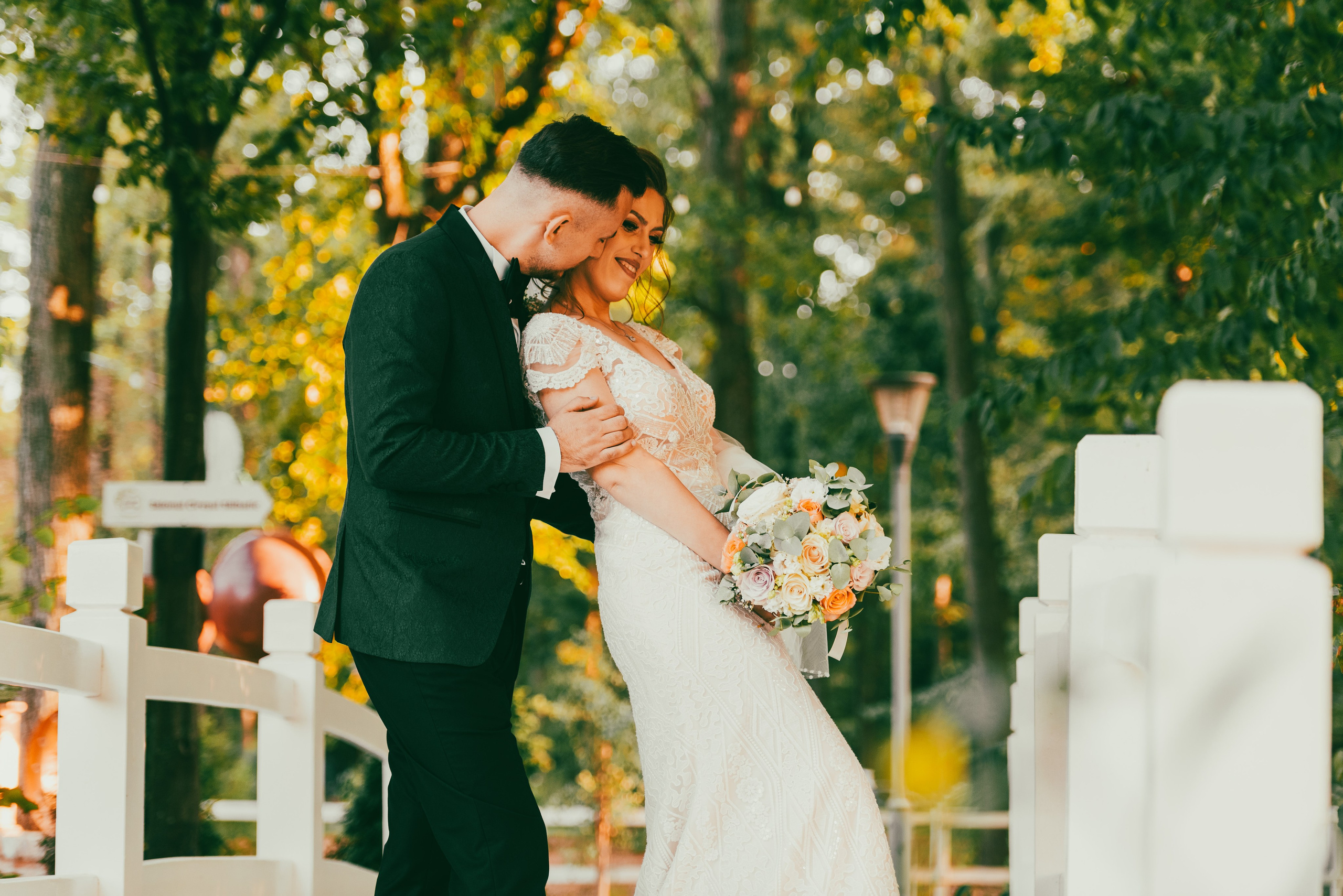 Locație de nuntă, fotograf nuntă, fotograf eveniment, fotograf ceremonie, fotograf petrecere, fotograf mireasă, fotograf mire, decor nunta, fotograf atmosferă, fotograf romantic, fotograf lux, fotograf elegant, fotografii unice, fotografii memorabile, fotograf România, fotograf nunta Ciresul Salbatic