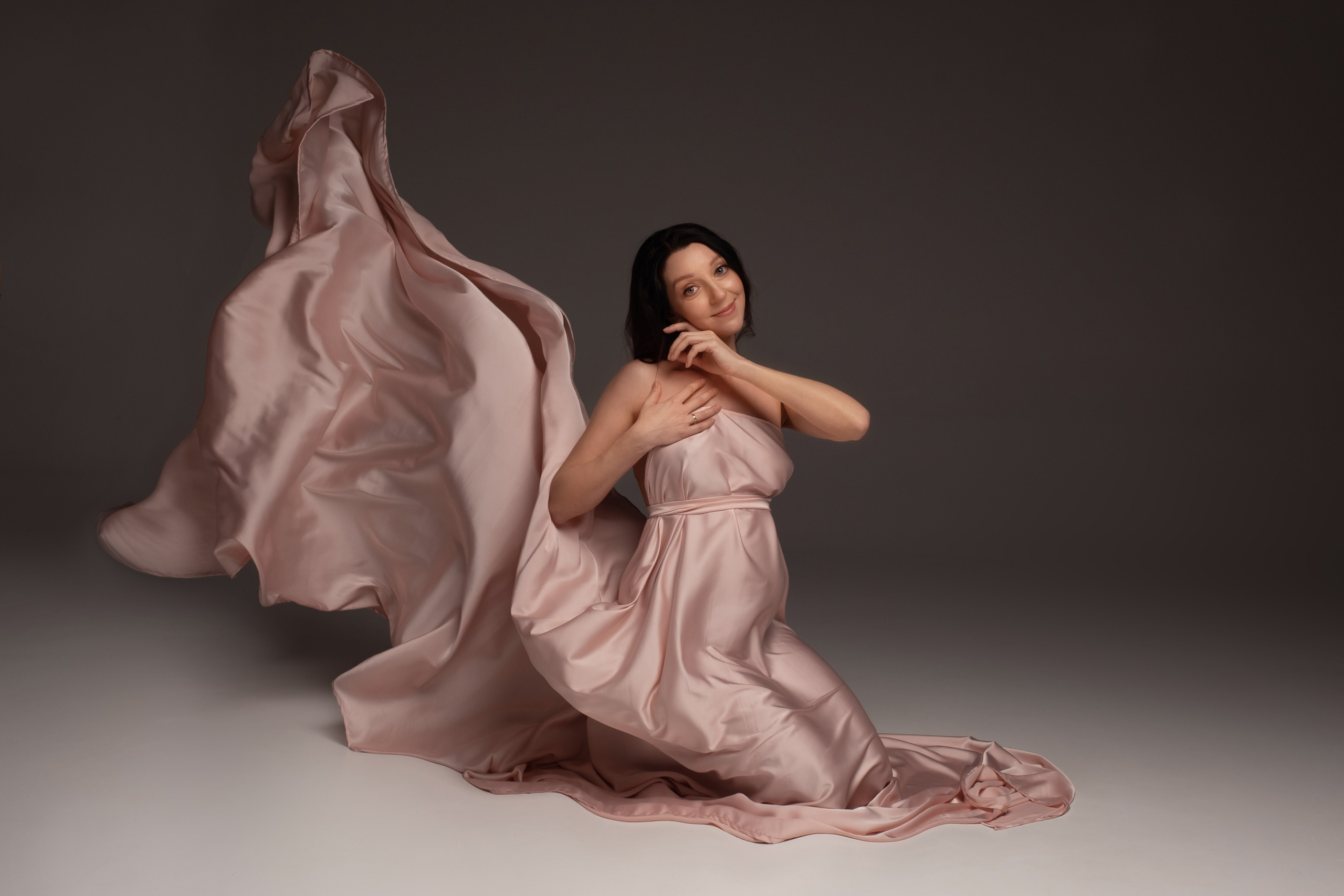 Photo shoot in minimalist style. Professional photographer in Spain